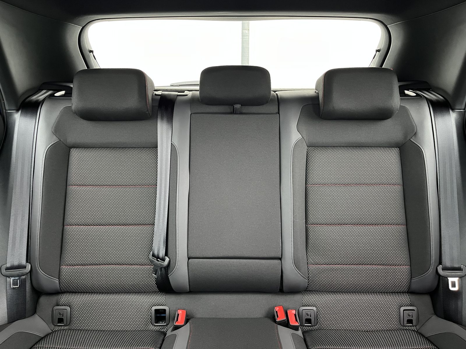 Volkswagen T-Roc 1.5 TSI DSG Sport - Samsaru's Car Outlet