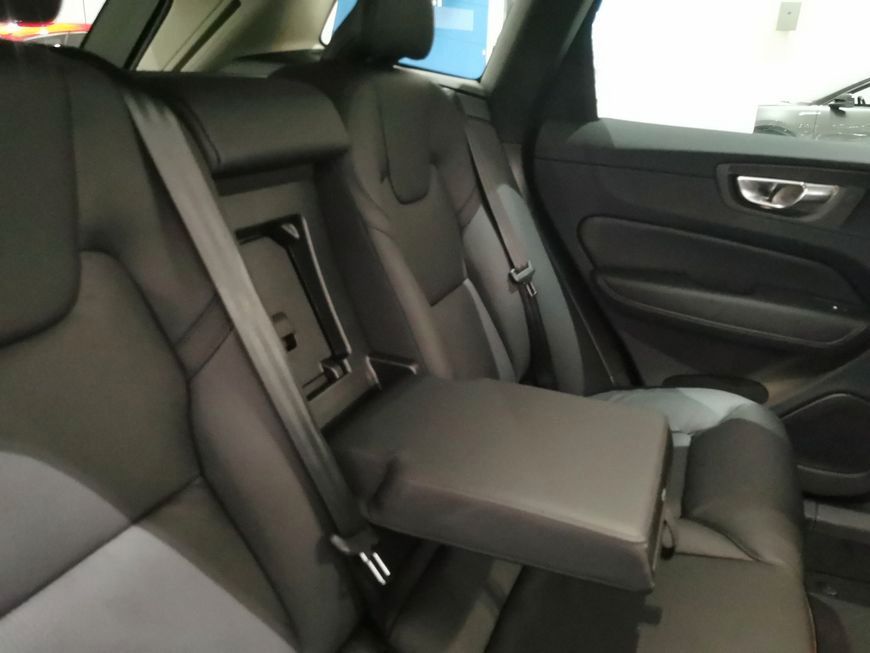 Volvo XC60 B5 B AWD Plus Dark