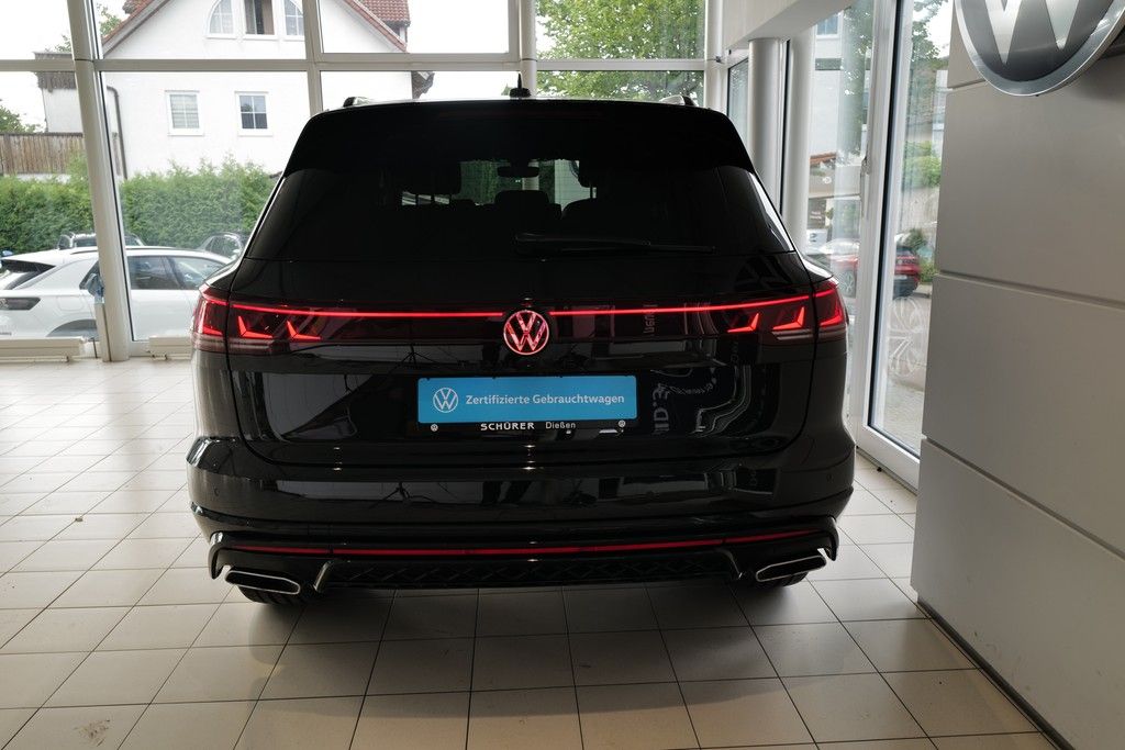 Volkswagen Touareg 3.0TDI R-Line BlackStyle Pano 360° Dynau