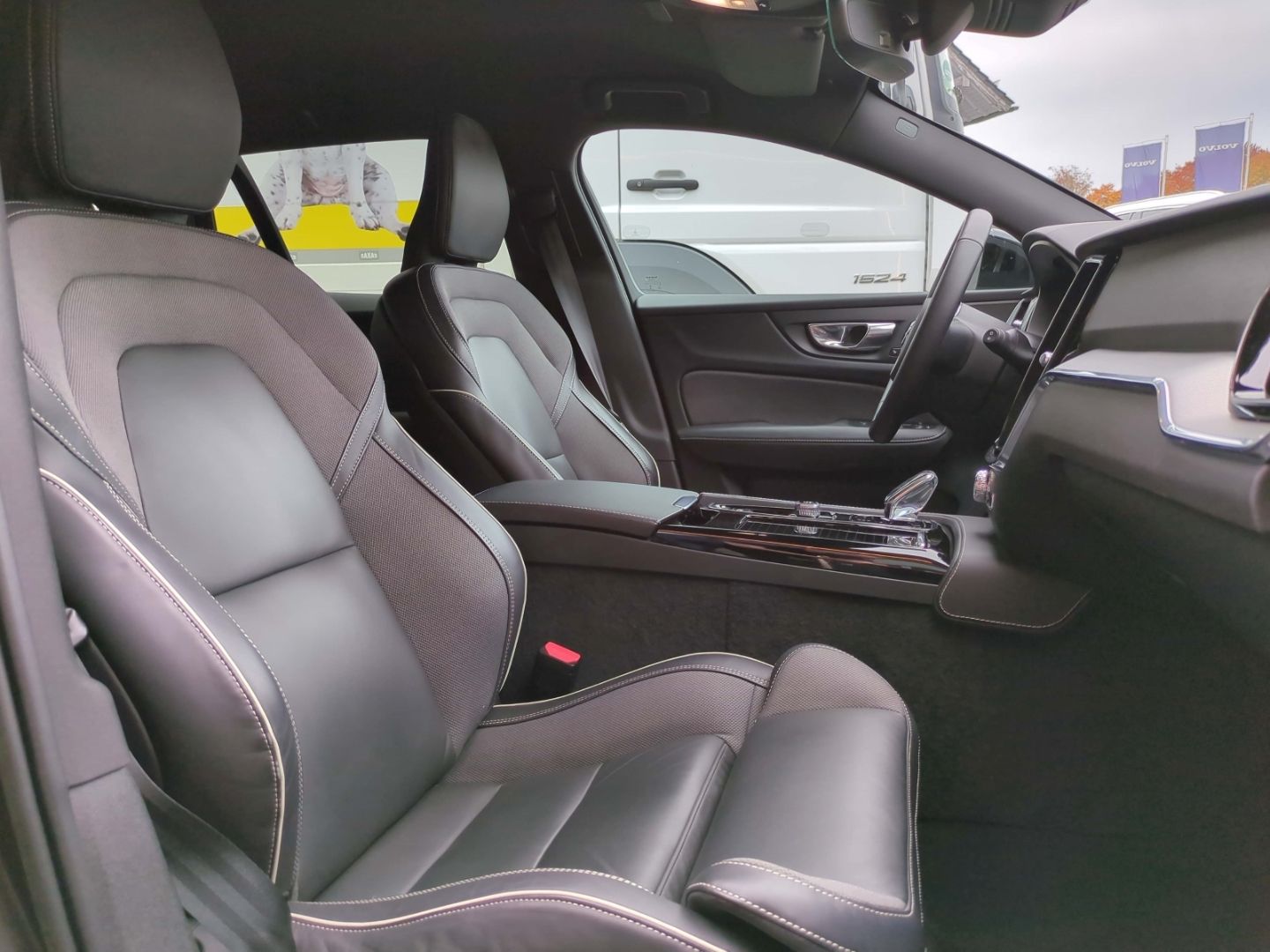 Volvo V60 Plus Dark Recharge Plug-In Hybrid AWD T6 Twi