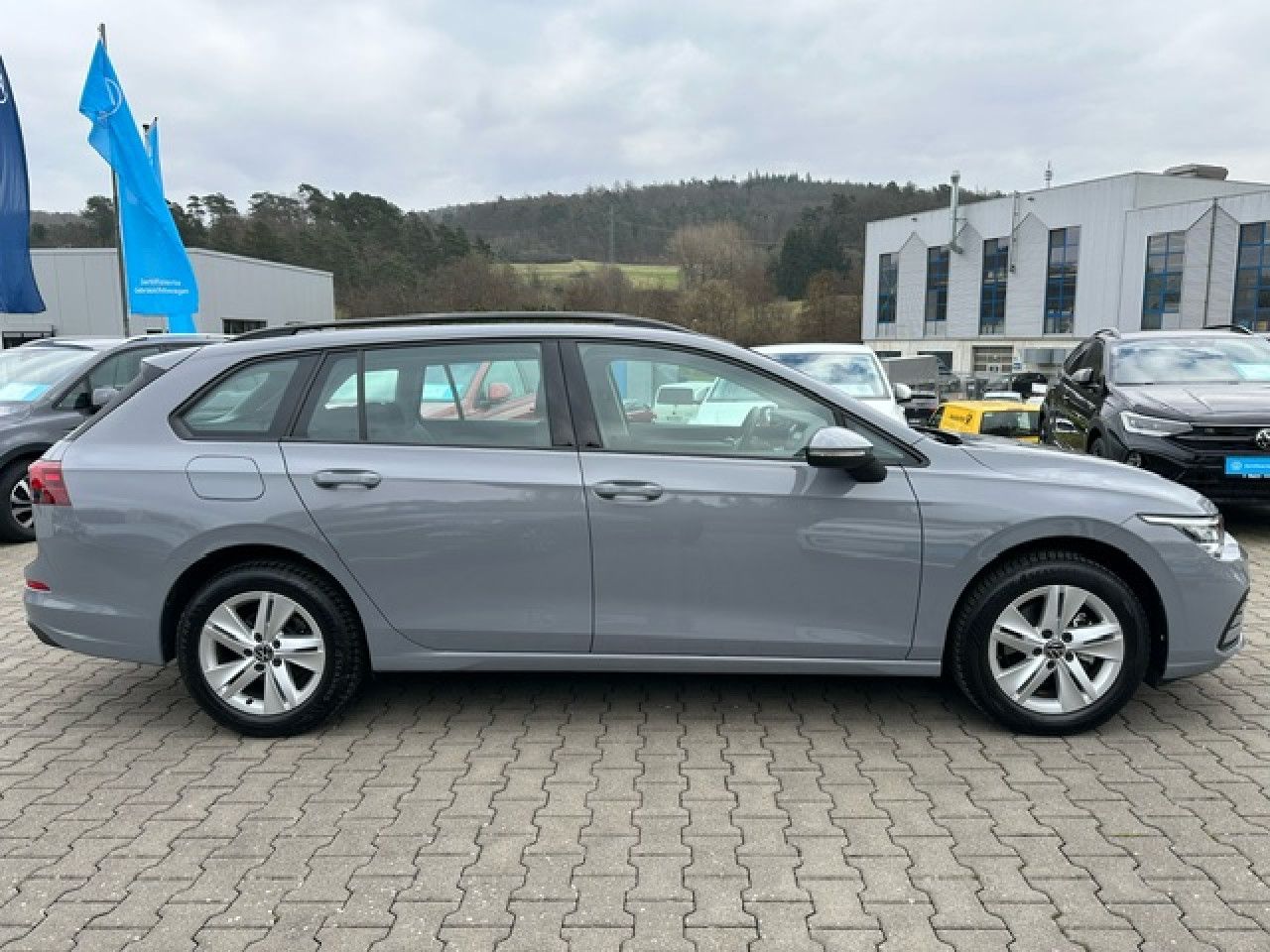 Volkswagen Golf VIII Variant Life 1.5 TSI - Samsaru's Car Outlet