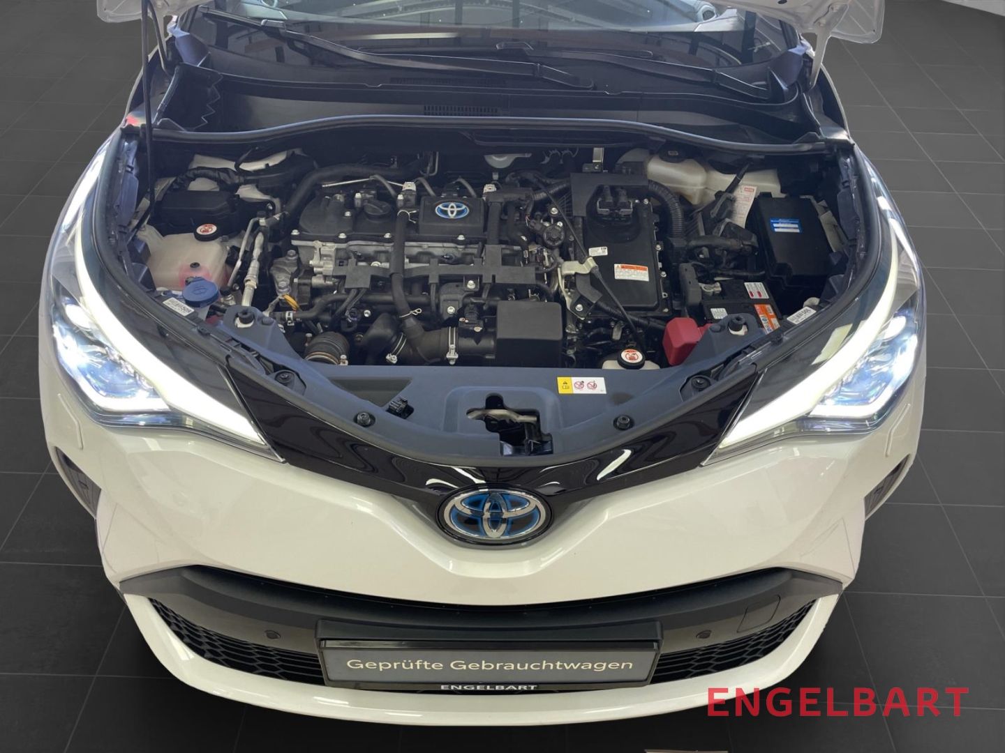 Toyota C-HR 1.8 Hybrid Lounge - Samsaru's Car Outlet