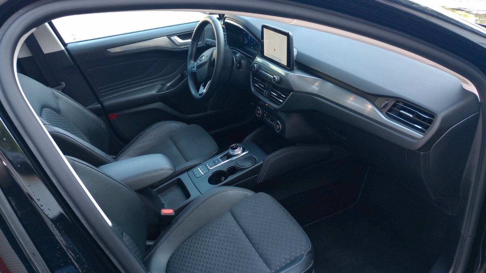 Ford Focus Kombi 1.HD Auto - Samsaru's Car Outlet