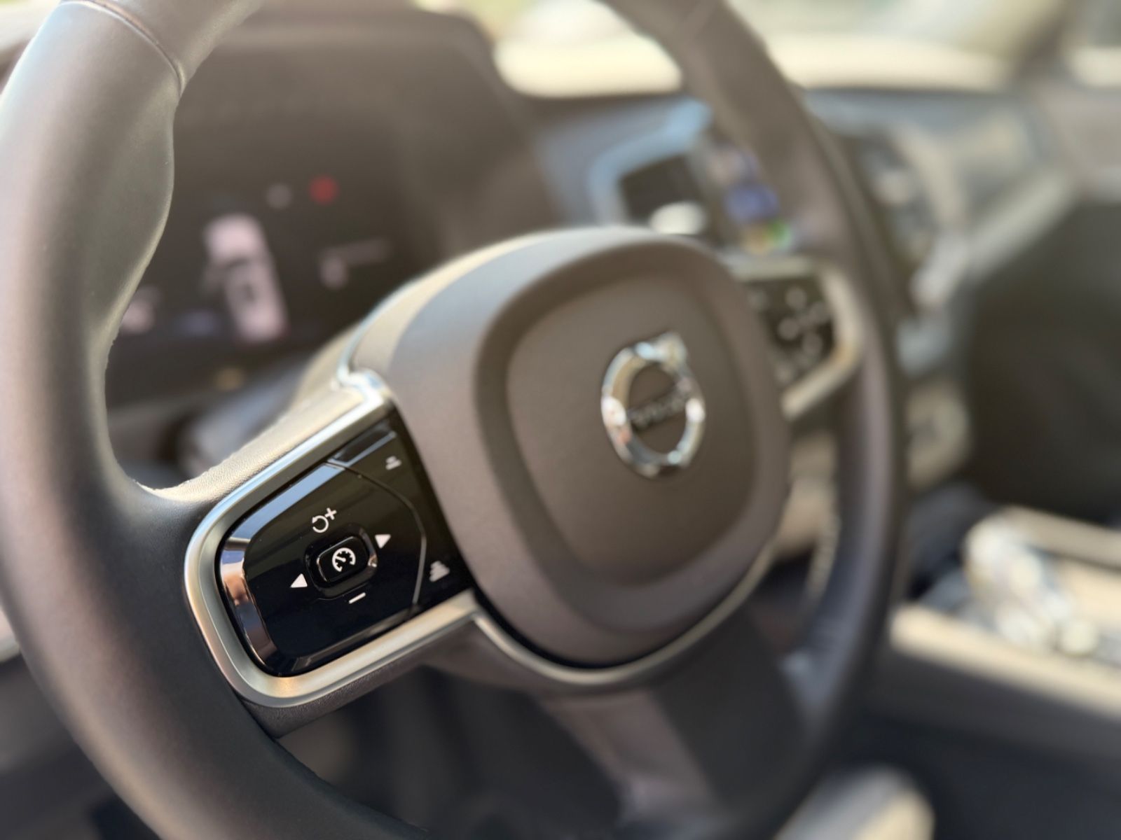 Volvo XC90 Ultra Dark T8 AWD/Pano/360°/HK/BLIS/AHK/HUD