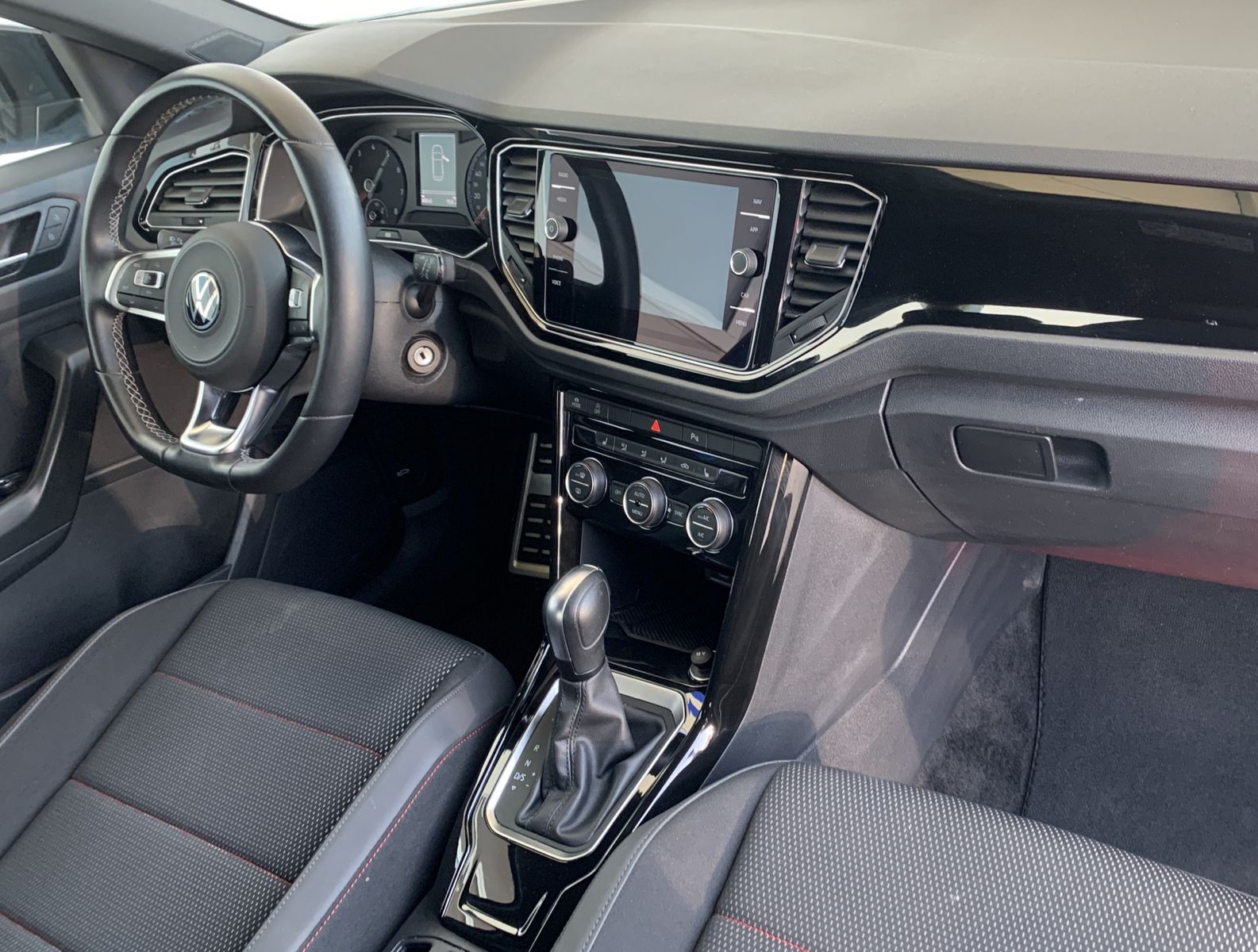 Volkswagen T-Roc 1.5 TSI Sport - Samsaru's Car Outlet