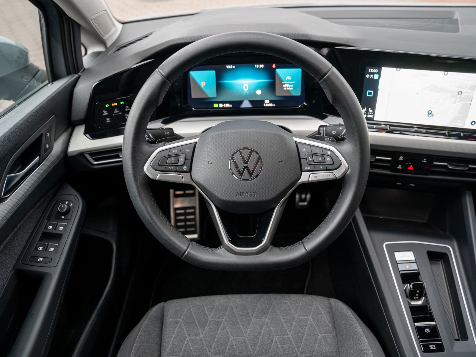 Volkswagen Golf Variant MOVE 1.0 Life - Samsaru's Car Outlet