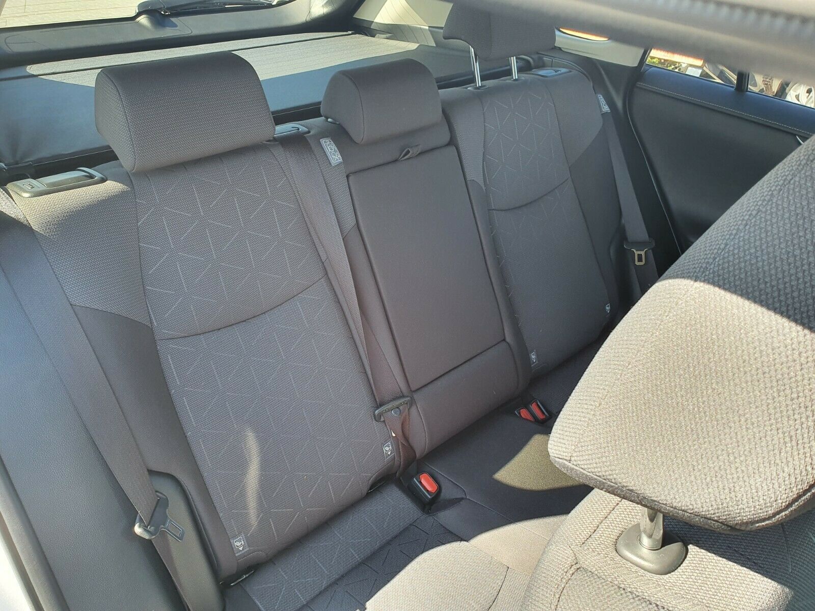 Toyota RAV 4 2.5 Hybrid - Samsaru's Car Outlet