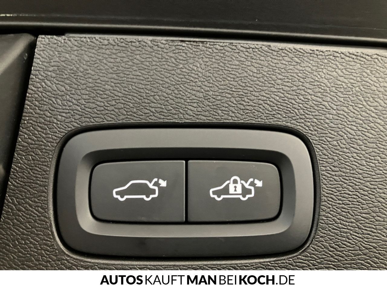 Volvo XC60 B5 AWD PlusDark ACC BLIS AHK 4xSHz VLED H&K