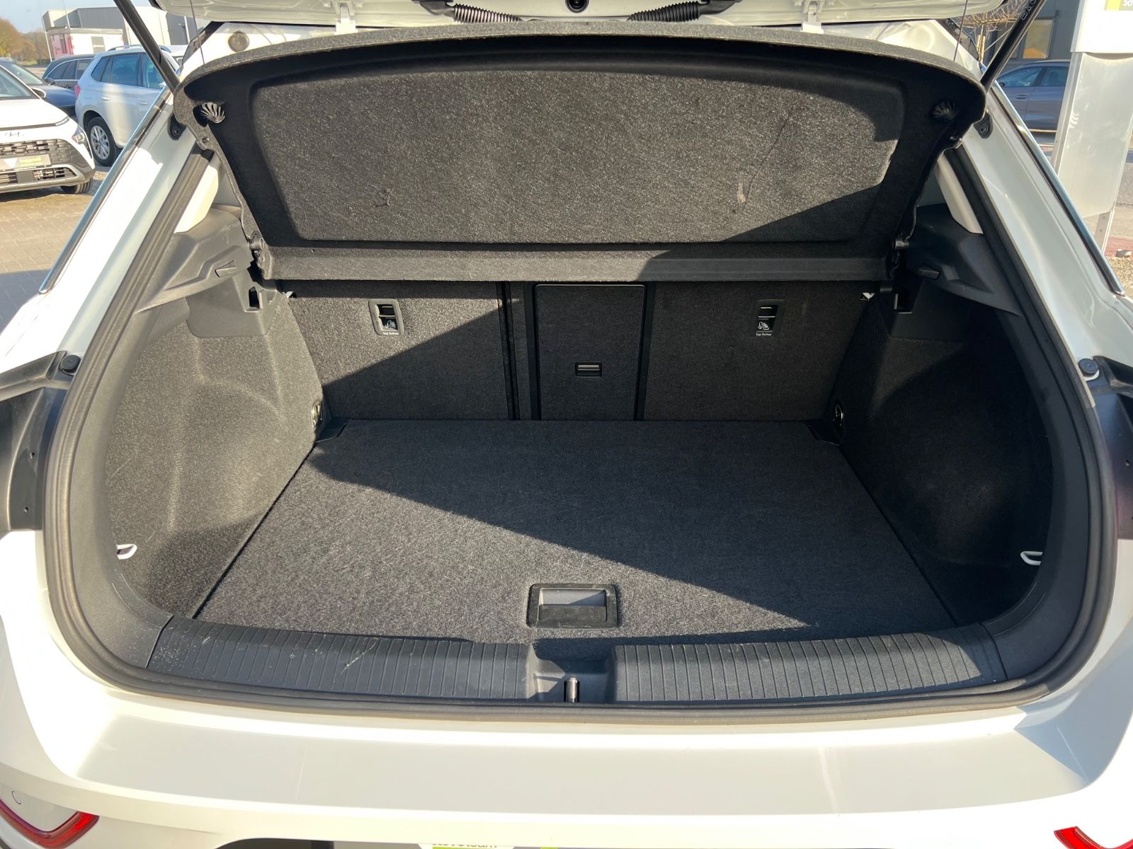 Volkswagen T-Roc 1.0 TSI Move - Samsaru's Car Outlet