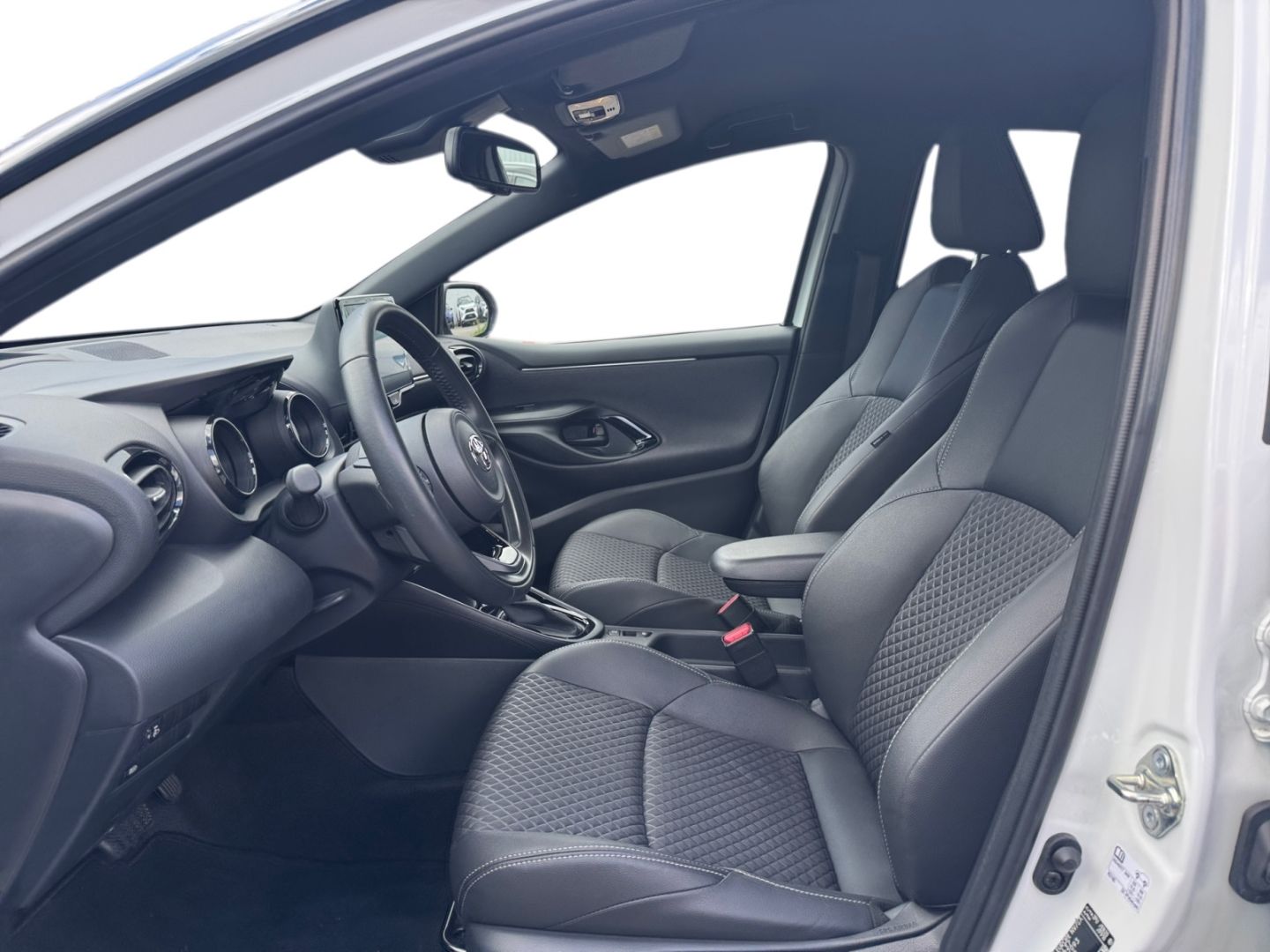 Toyota Yaris Hybrid 1.5 Style *HUD*Teilleder*SHZ*CAM*PD