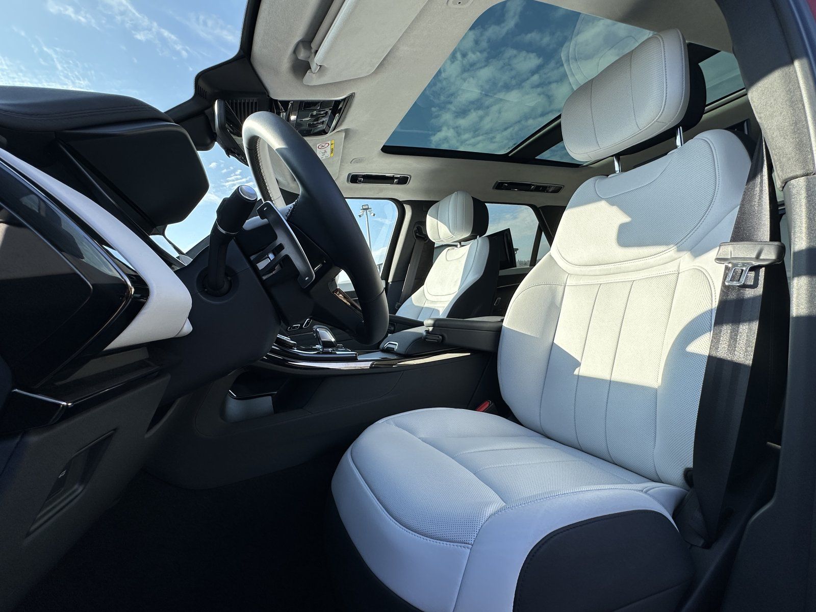 Range Rover Sport P530 4.4 V8 First Edition - Samsaru's Car Outlet