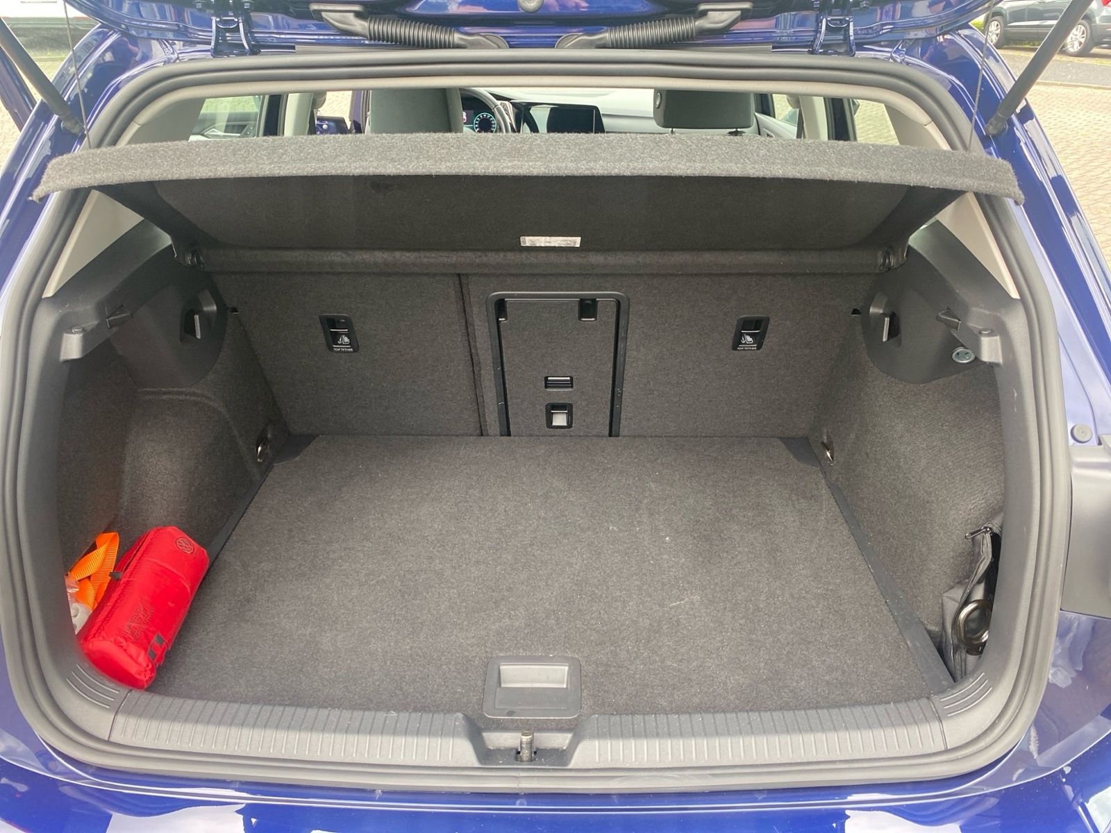 Volkswagen Golf VIII 2.0 TDI LIFE - Samsaru's Car Outlet