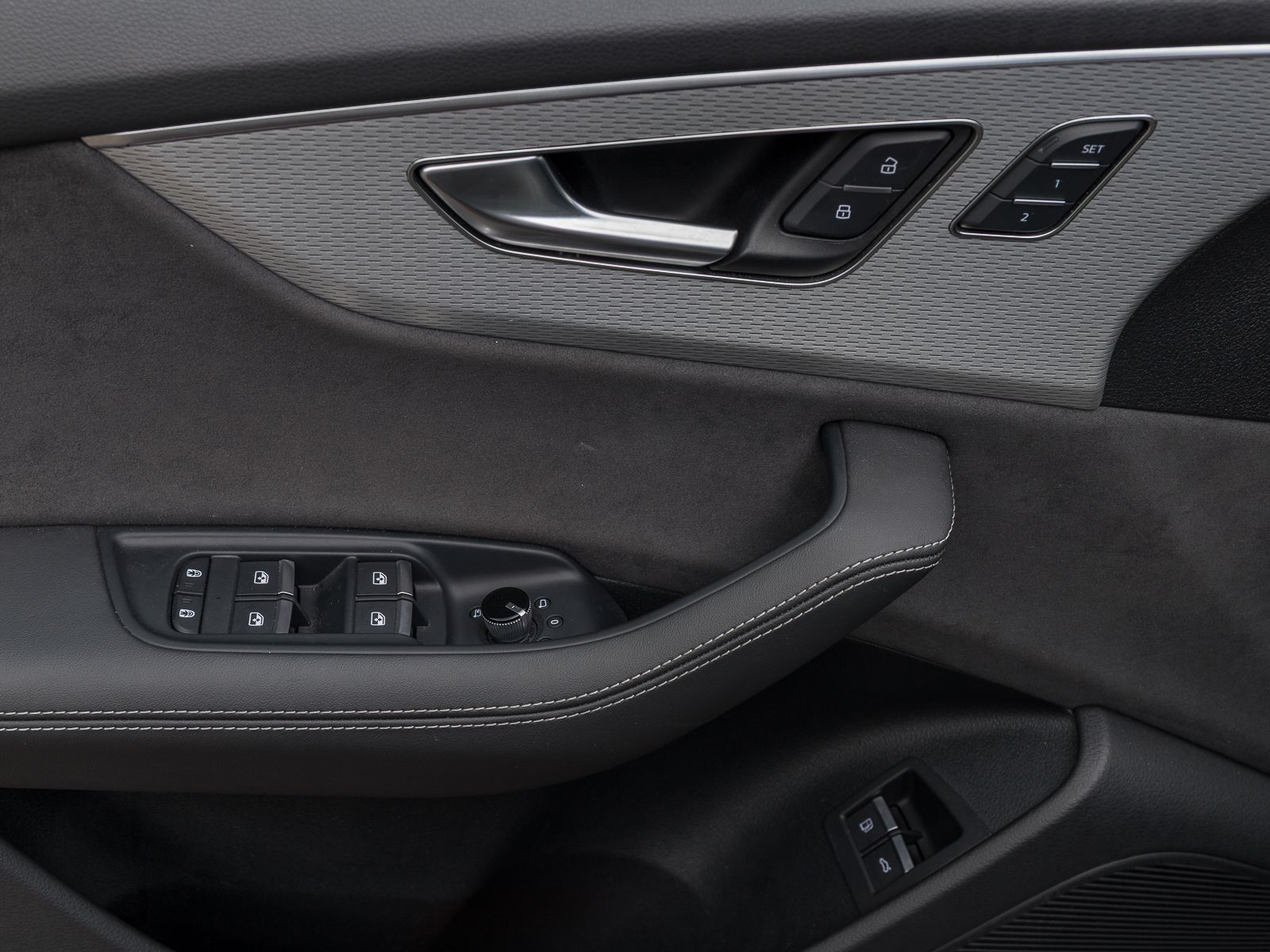 Audi Q8 55 TFSIe Q S LINE - Samsaru's Car Outlet