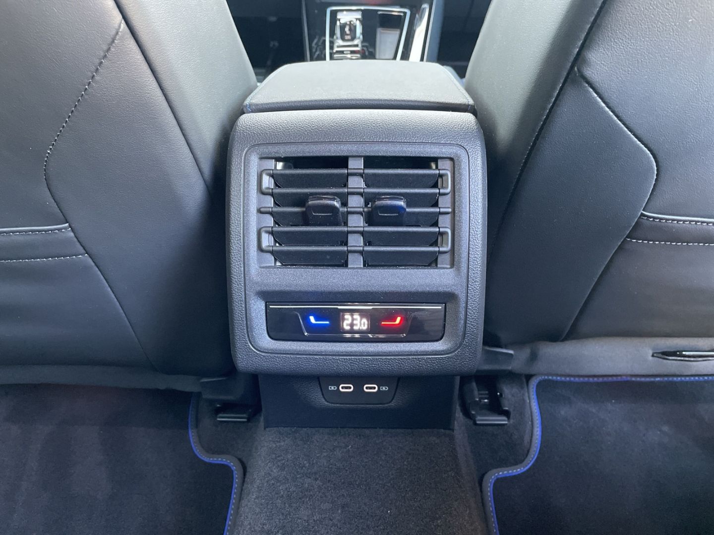 Volkswagen Golf R 333 2.0 TSI DSG 4Motion - Samsaru's Car Outlet