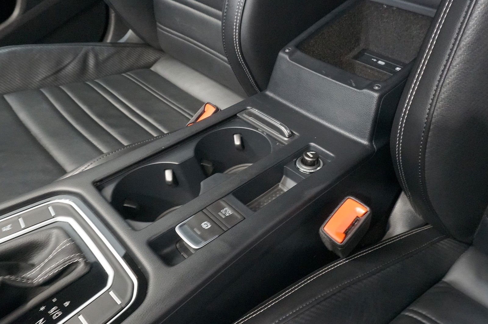 Volkswagen Passat Variant R-Line 4Motion 2.0 TDI*AHK*PANO