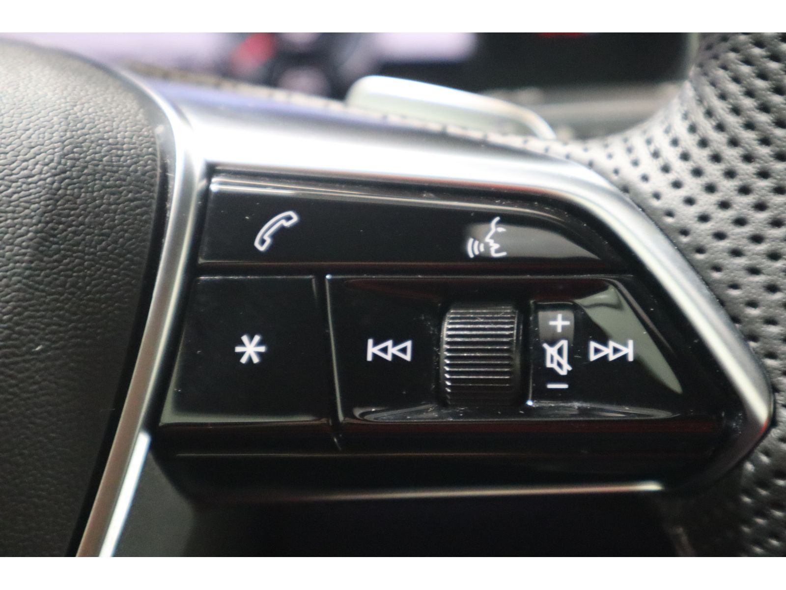 Audi A6 Avant 45 TDI quattro S-Line - Samsaru's Car Outlet