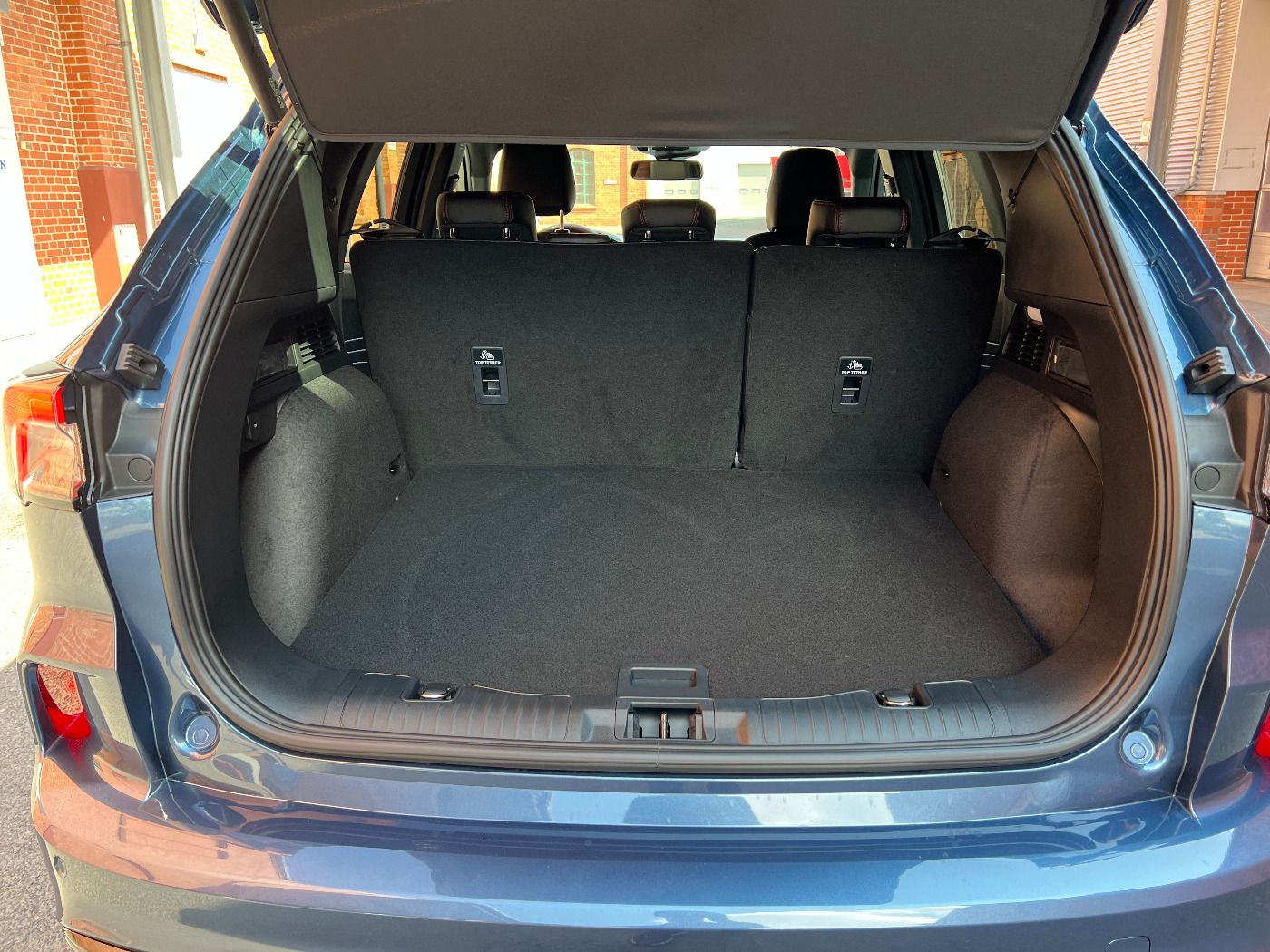 Ford KUGA ST-Line X - Samsaru's Car Outlet