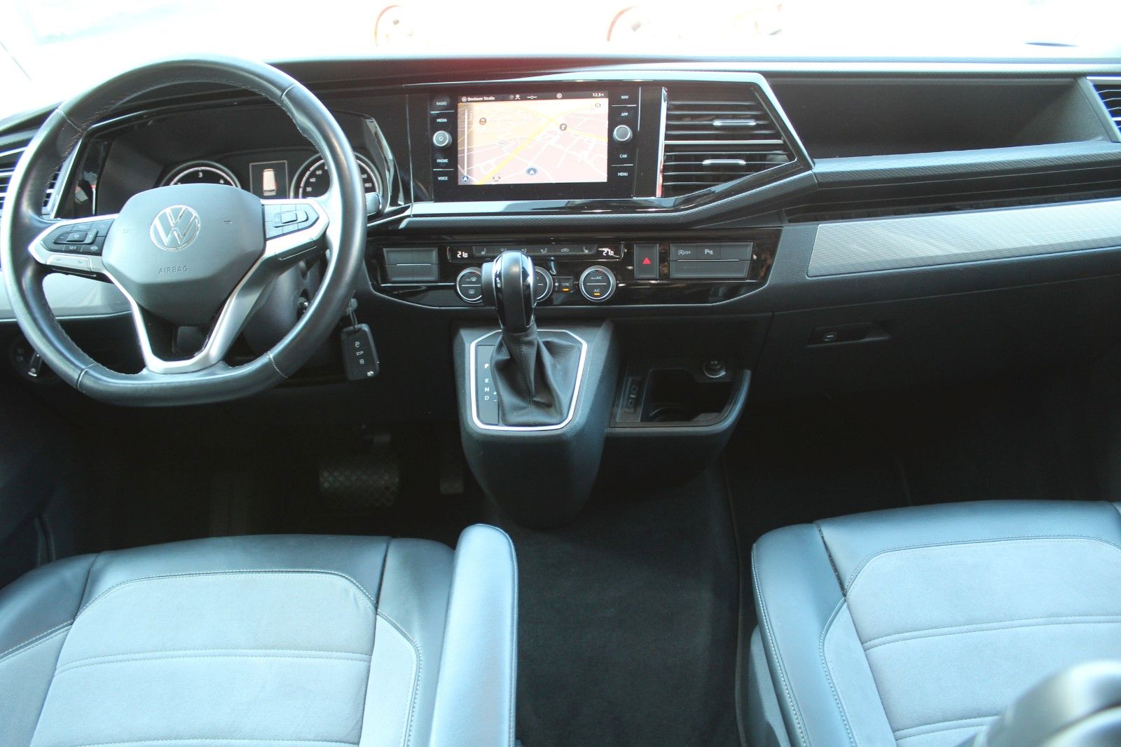Volkswagen T6.1 Multivan - Samsaru's Car Outlet