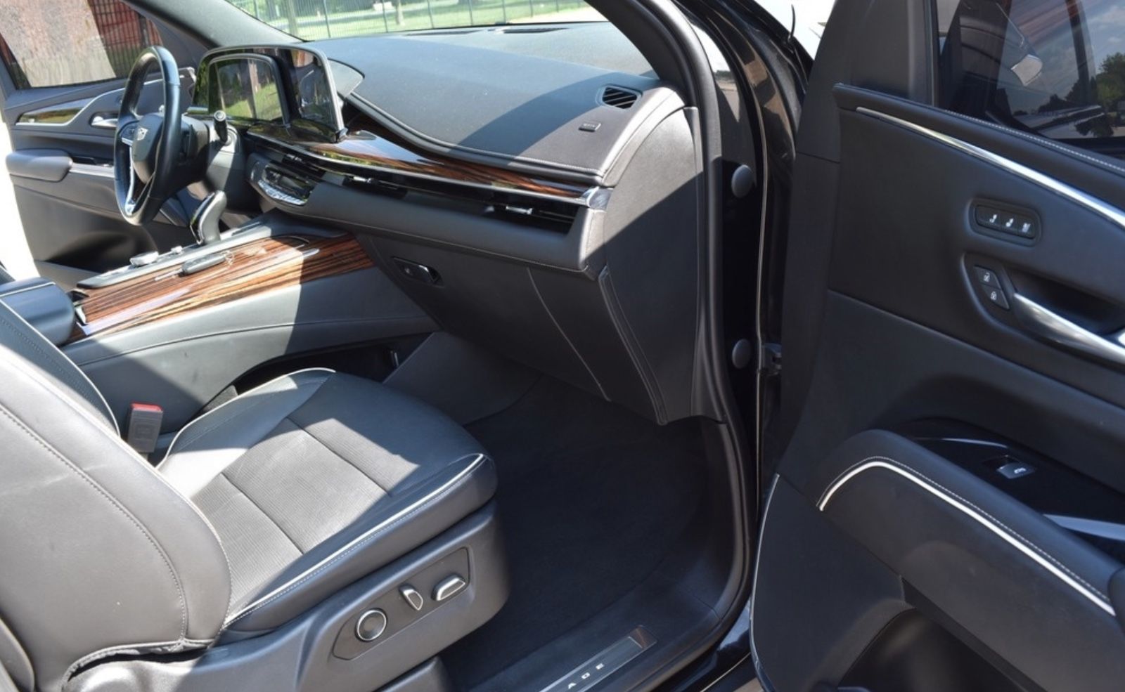 Cadillac PREMIUM*SPORT*LONG*6.2 V8*LED*AHK*NAVI*7 SITZER