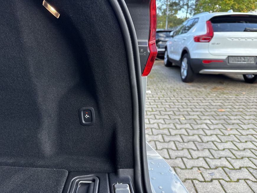 Volvo XC60 B5 B AWD Plus Dark