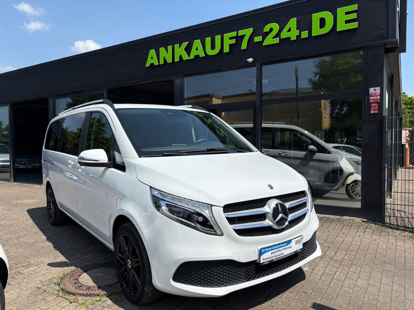 Mercedes-Benz V300 Edition 4Matic - Samsaru's Car Outlet