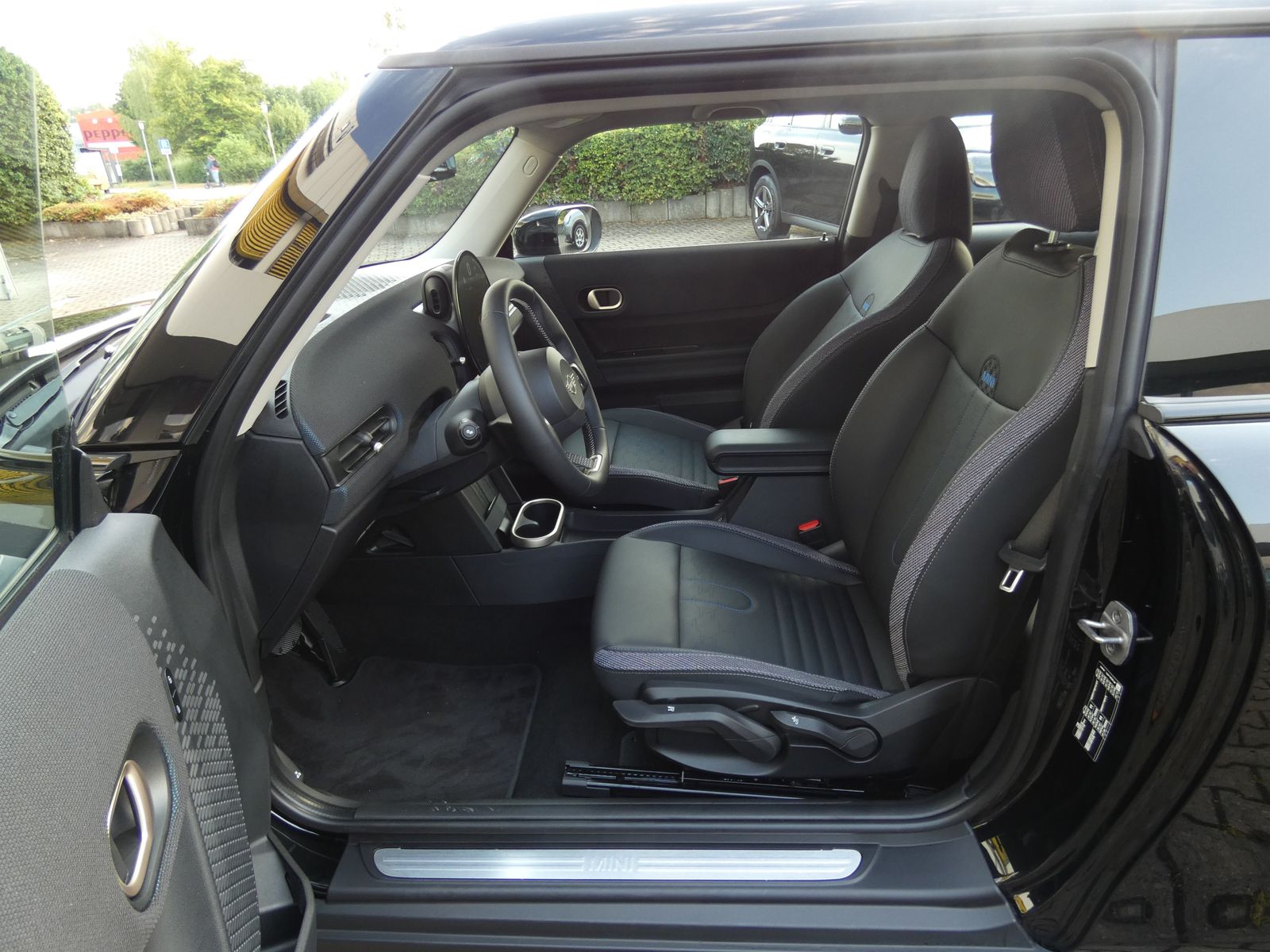 MINI Cooper C - Samsaru's Car Outlet