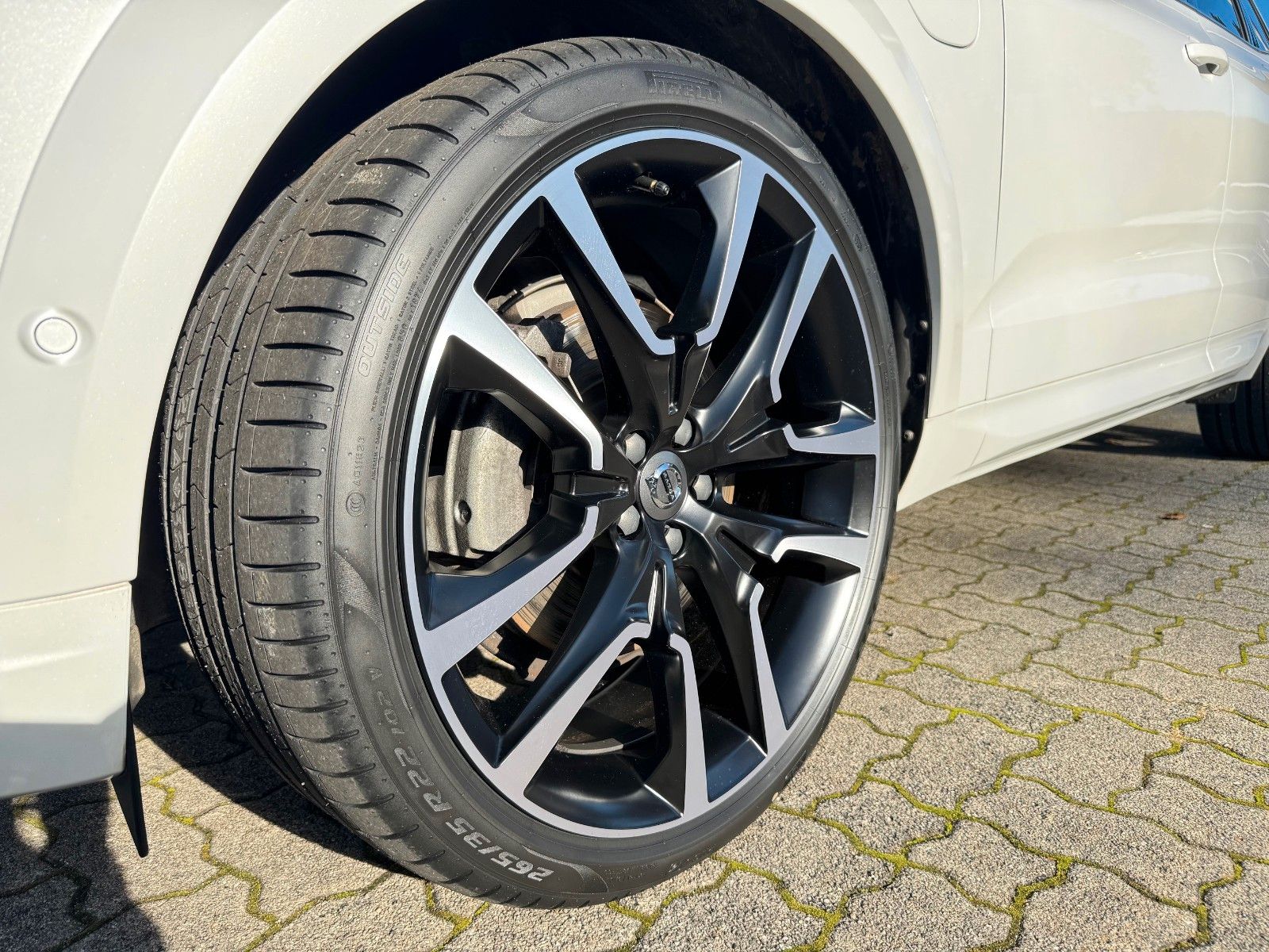 Volvo XC60 T8 AWD Geartronic R-DESIGN-22"-AHK-Luft-B&W