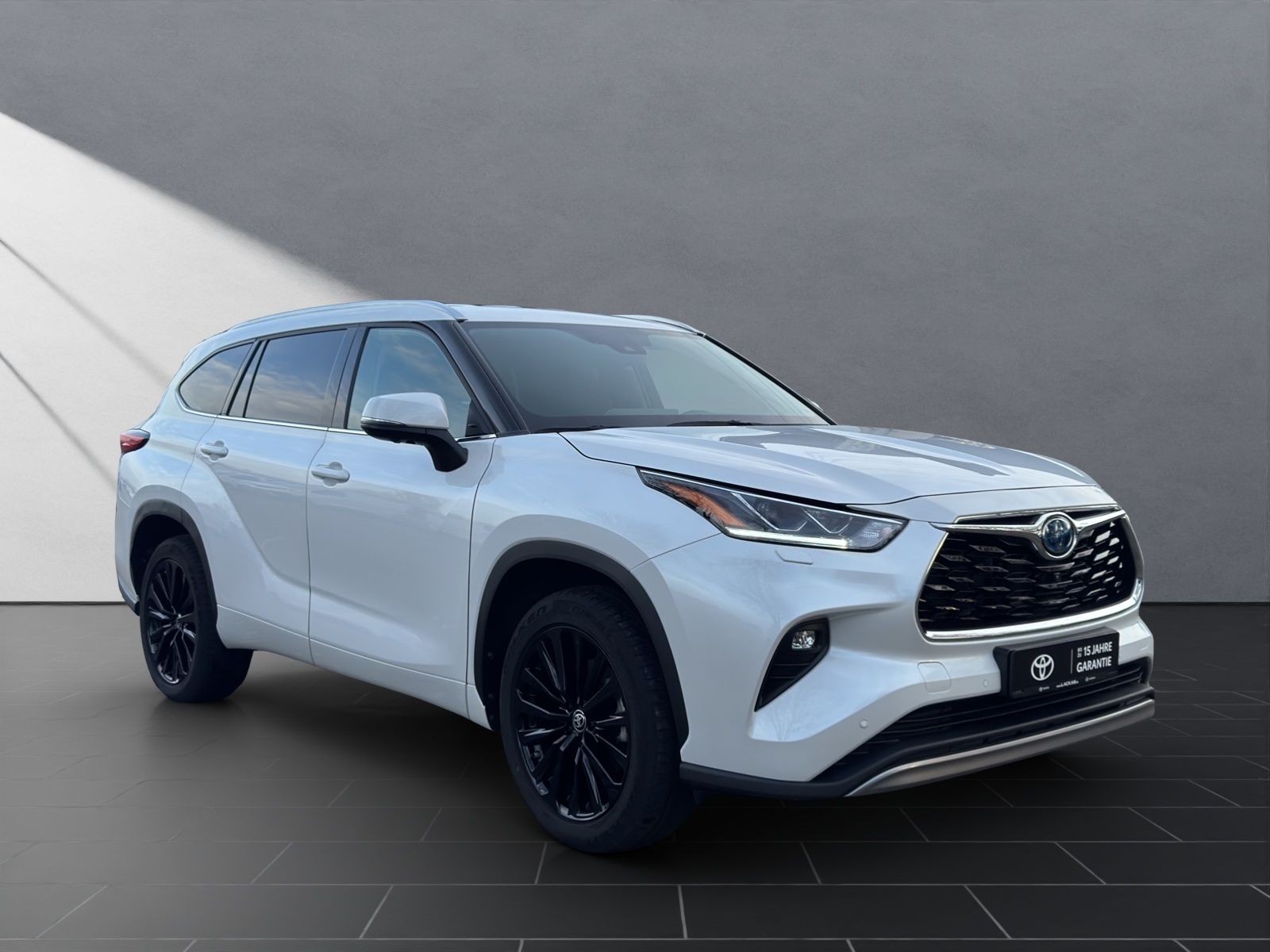 Toyota Highlander Hybrid Luxury 7 SITZER+AHK+LEDER+HuD
