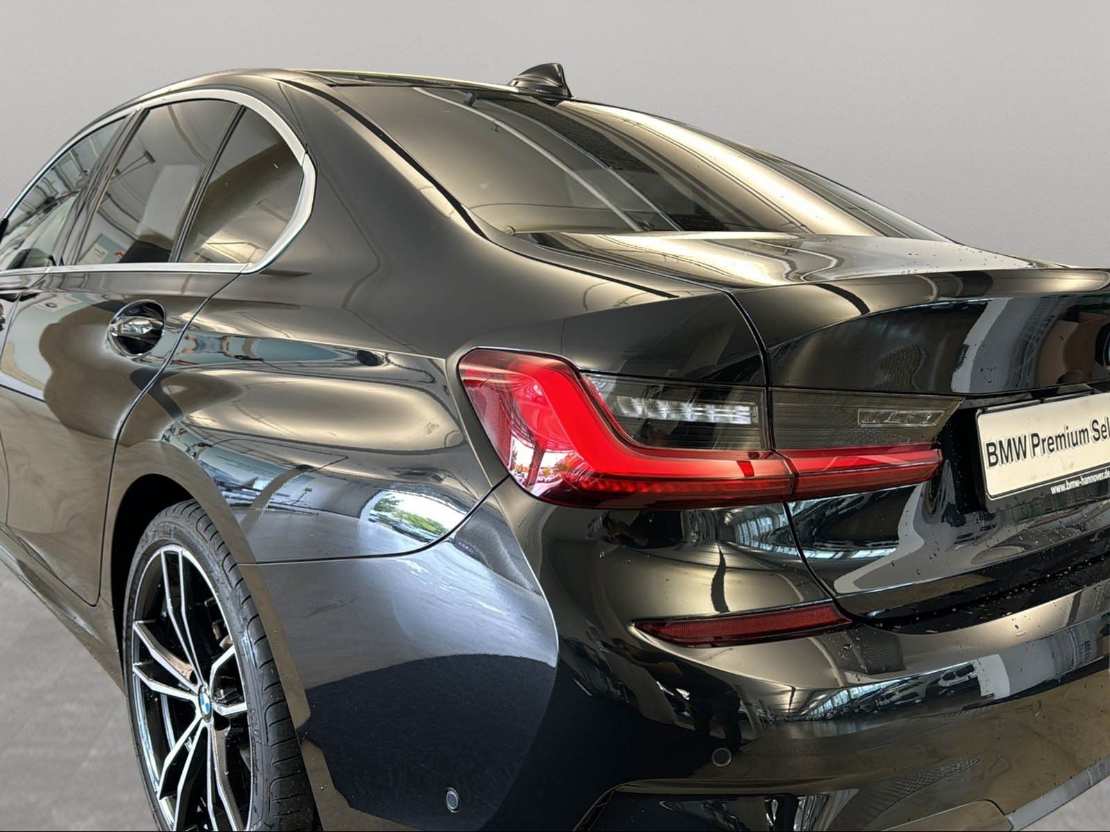BMW 320e Limousine M Sport - Samsaru's Car Outlet