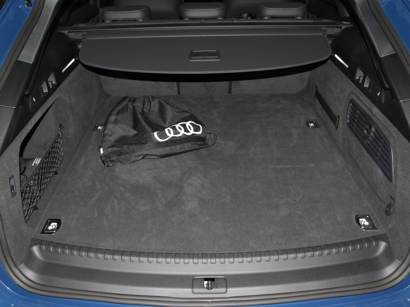 Audi A6 Avant 55 TFSIe quattro S line - Samsaru's Car Outlet