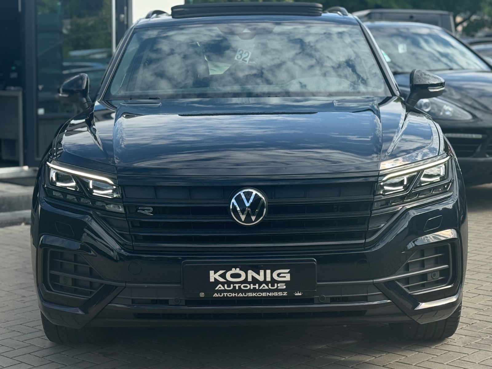 Volkswagen Touareg R-Line 4M Black - Samsaru's Car Outlet
