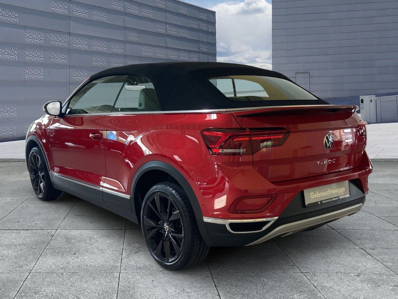 Volkswagen T-Roc Cabriolet 1.5 TSI Style - Samsaru's Car Outlet