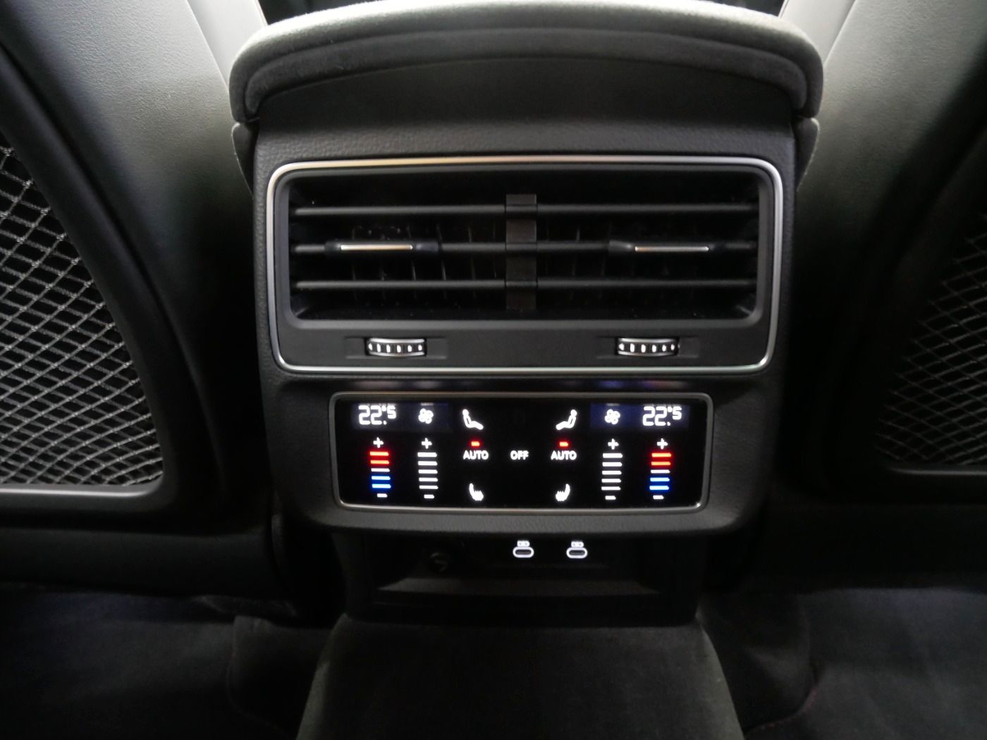 Audi RSQ8 tiptr. KERAMIK MATRIX AHK HEAD-UP Stdhzg.