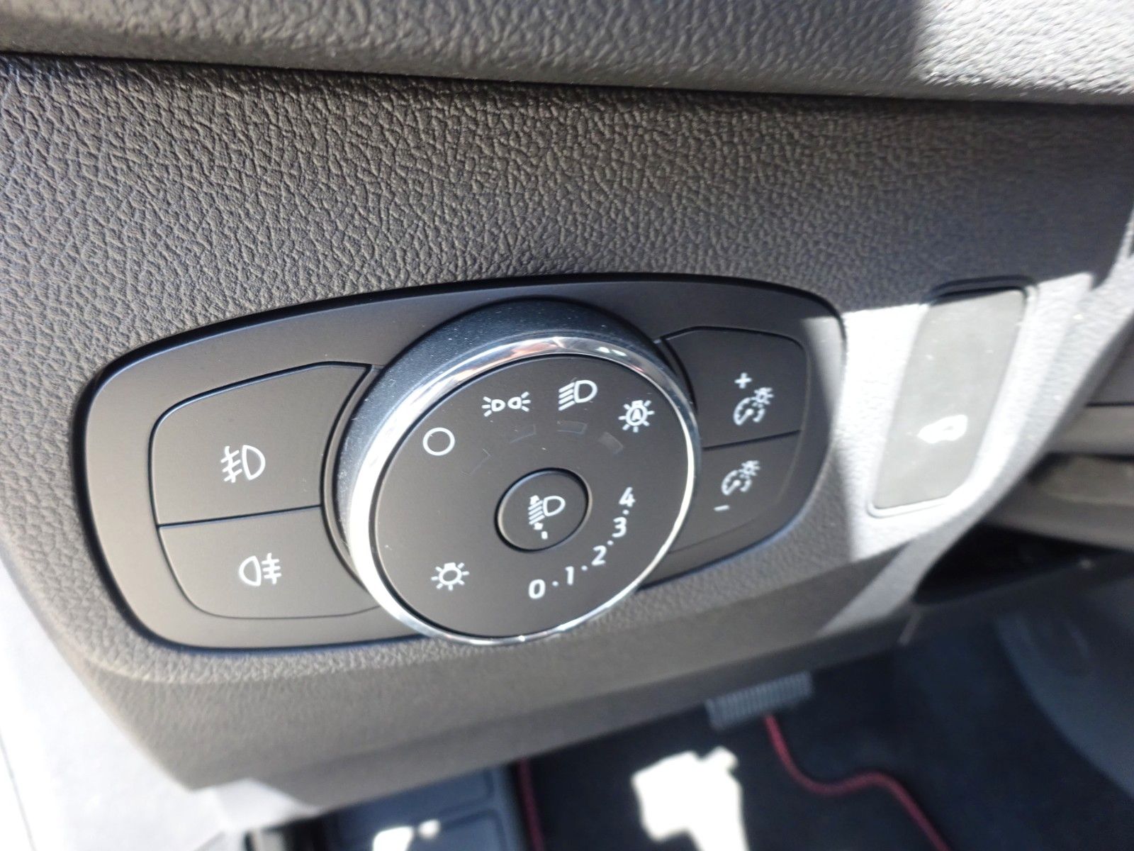 Ford Focus Turnier ST-Line X Autom AHK iACC HuD