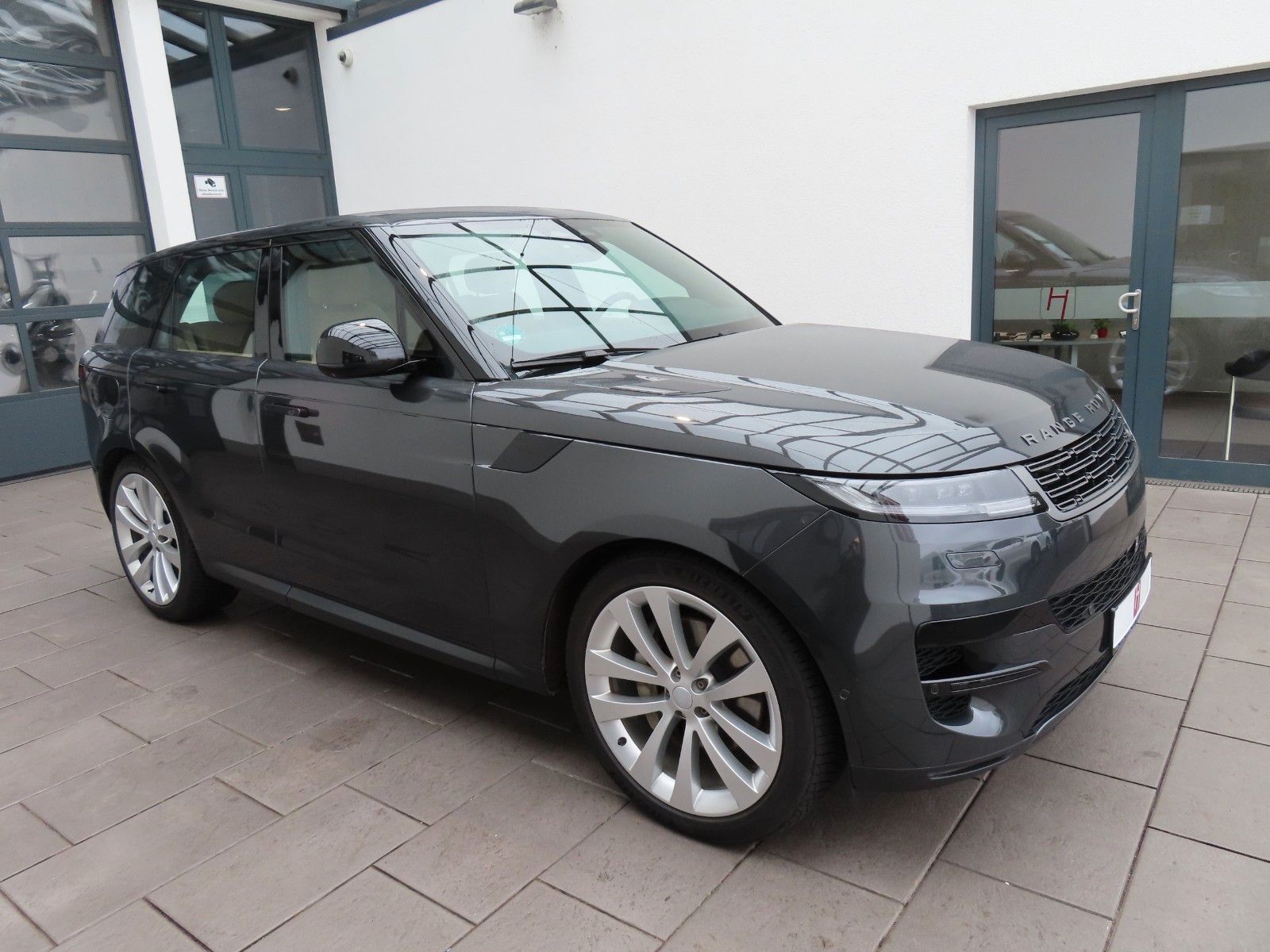 Range Rover Sport 3.0 D300 MHEV AWD SE - Samsaru's Car Outlet