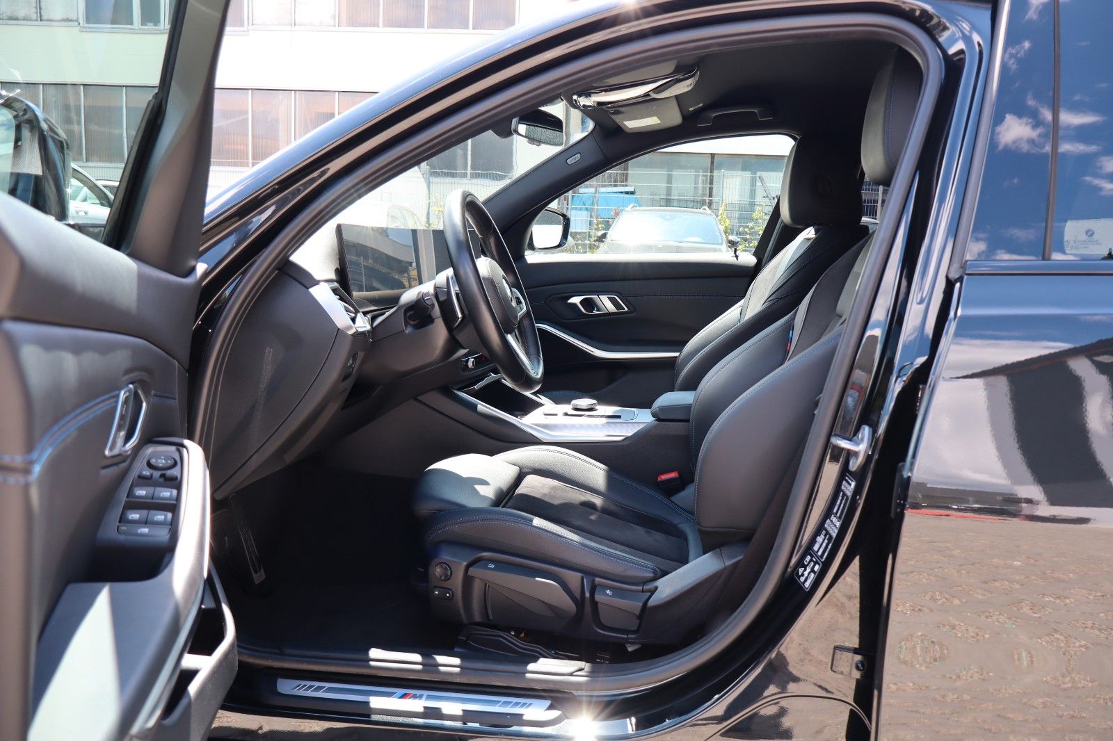 BMW 3 Lim. 320 d xDrive M Sport - Samsaru's Car Outlet
