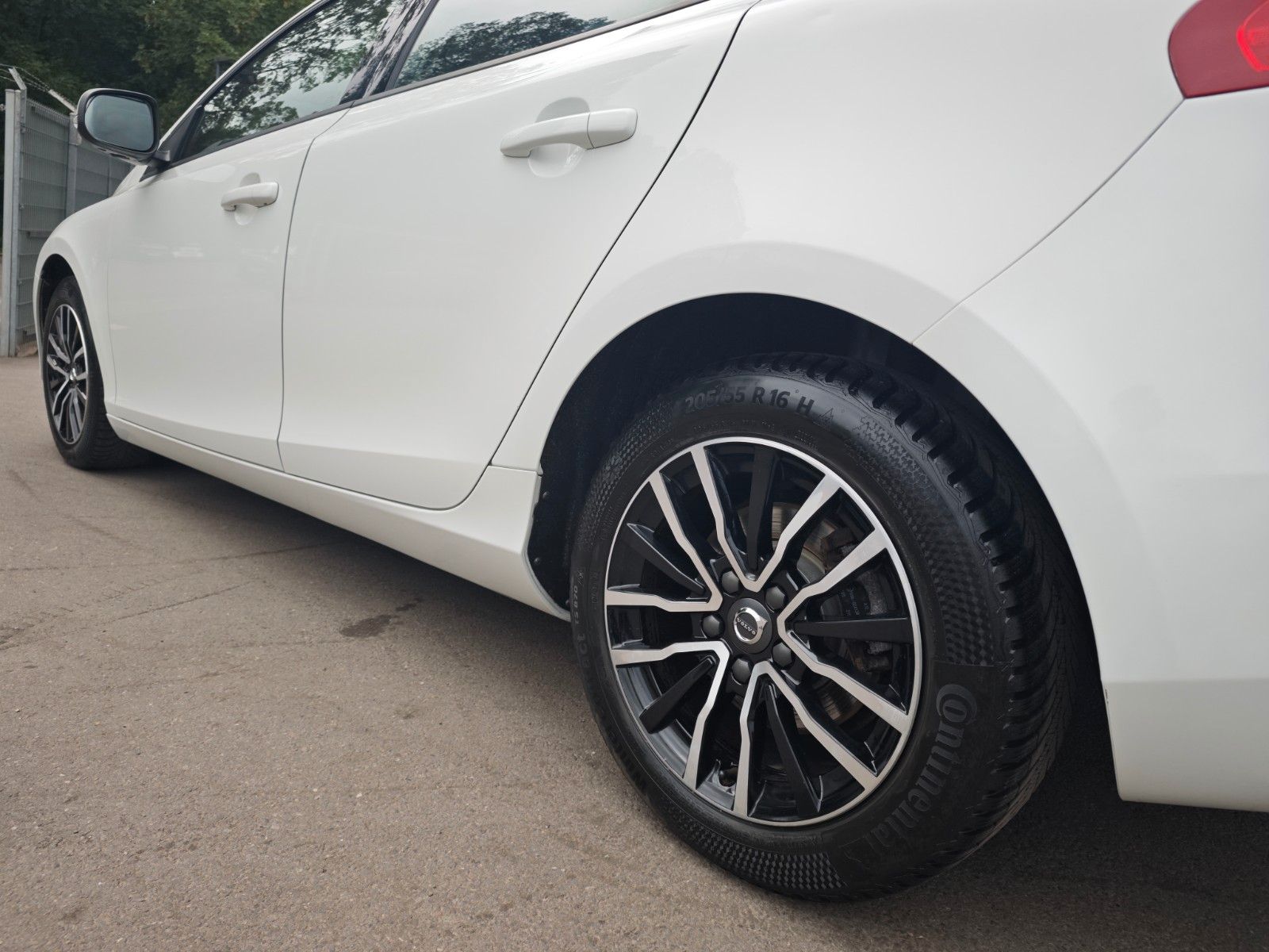 Volvo V40 2.0d MOMENTUM*NAVI*PDC*VOLL-LED*KLIMAAUTO.*