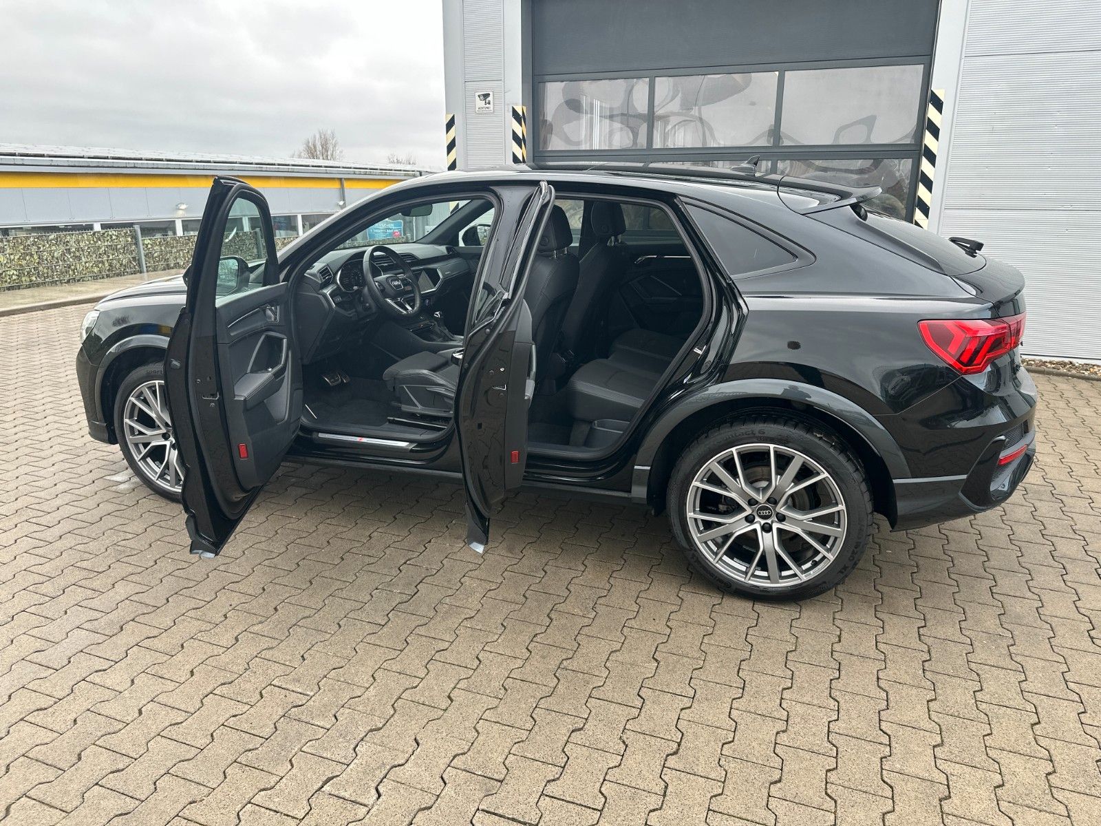 Audi Q3 Sportback 35 TDI quattro S line - Samsaru's Car Outlet