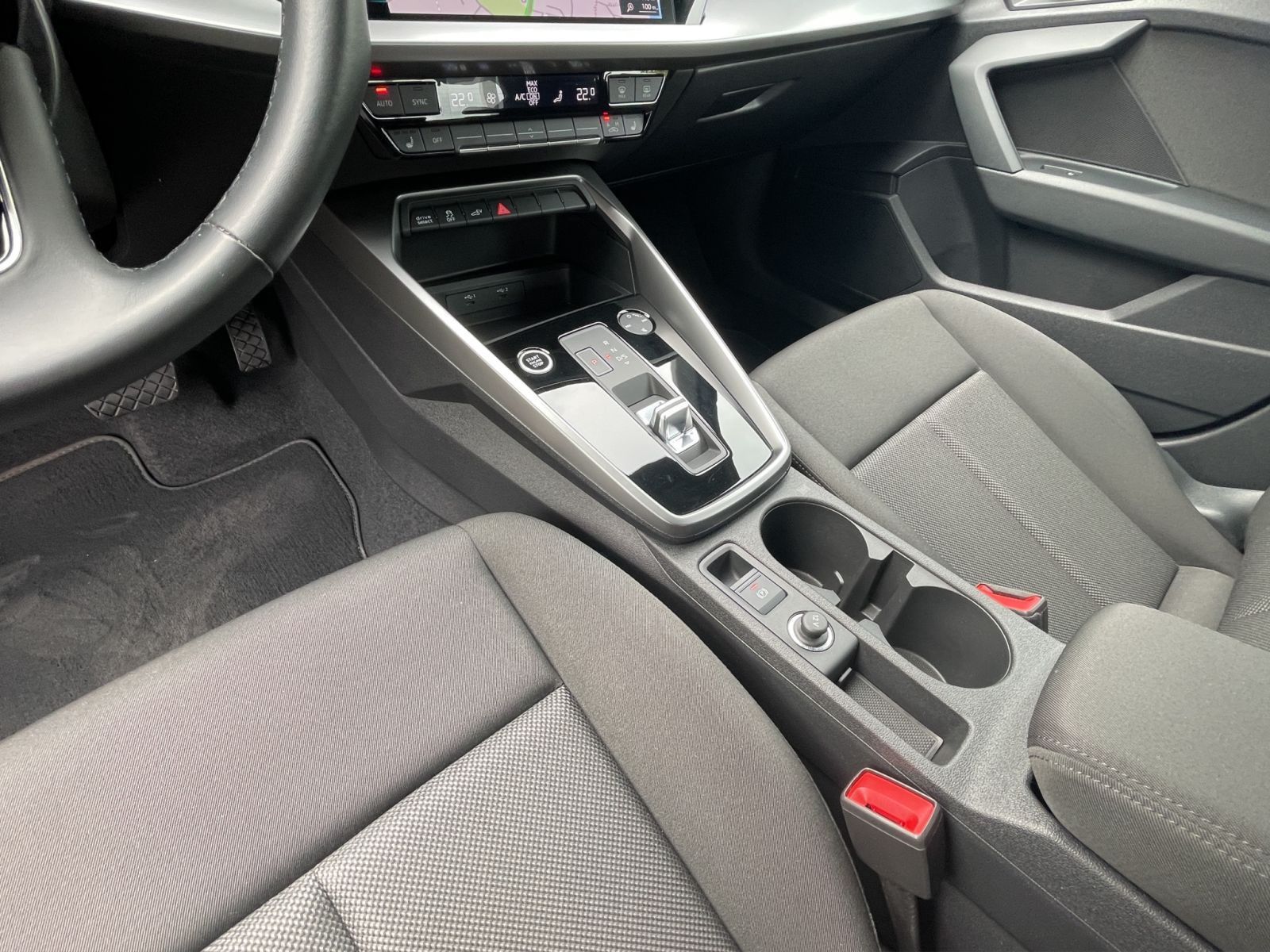 Audi A3 Sportback 40 TFSI e LED Navi PDC AHK