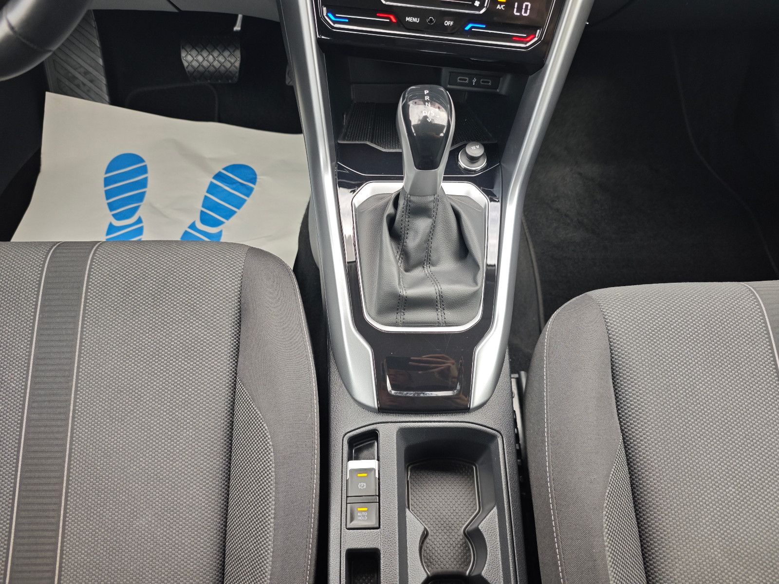 Volkswagen T-Roc Life - Samsaru's Car Outlet