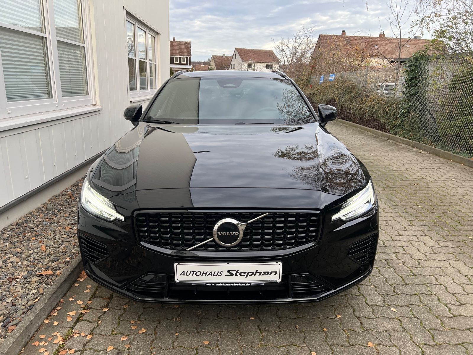 Volvo V60 Recharge T6 AWD PLUS DARK AHK GARANTIE