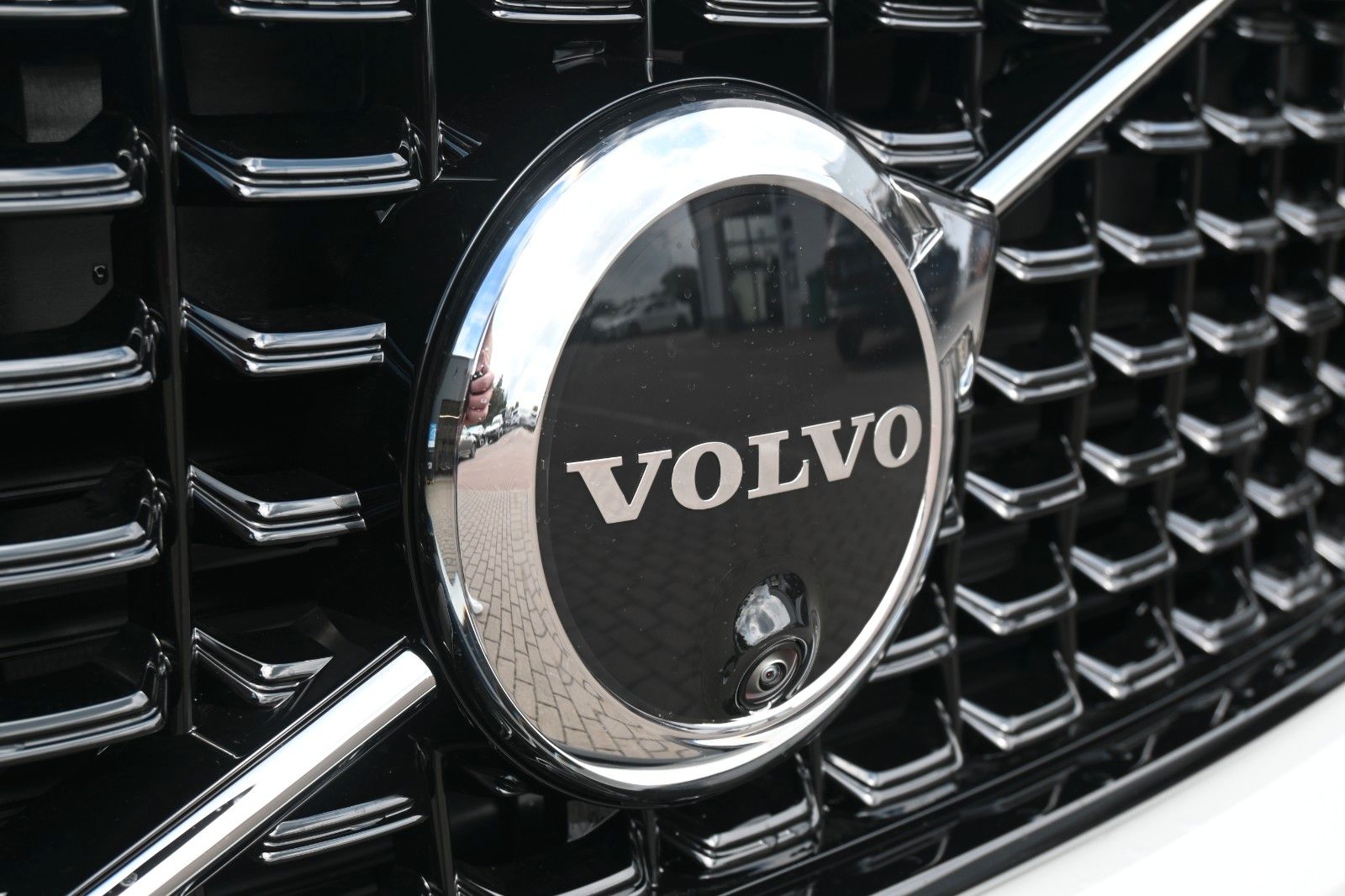 Volvo XC40 B4 DKG Plus Dark*FSHZG*360°*ACC*Allwetter