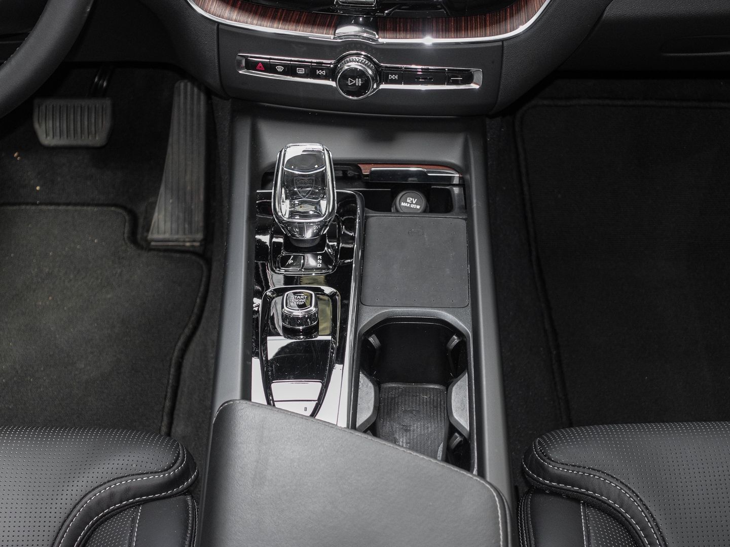 Volvo XC60 Ultra Dark Recharge Plug-In Hybrid AWD T8 T