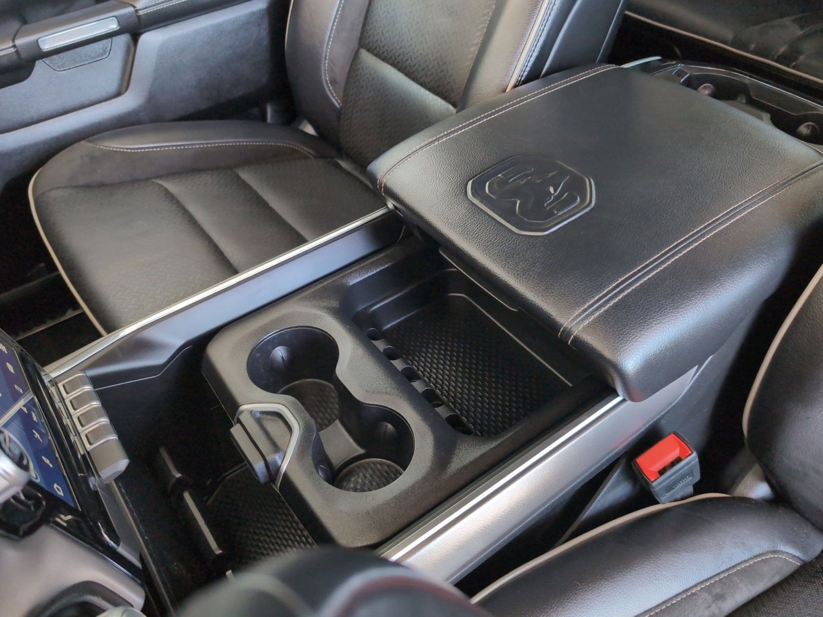 Dodge  1500 5.7 V8 HEMI Laie/1.Hd/LPG/AHK/Rollo