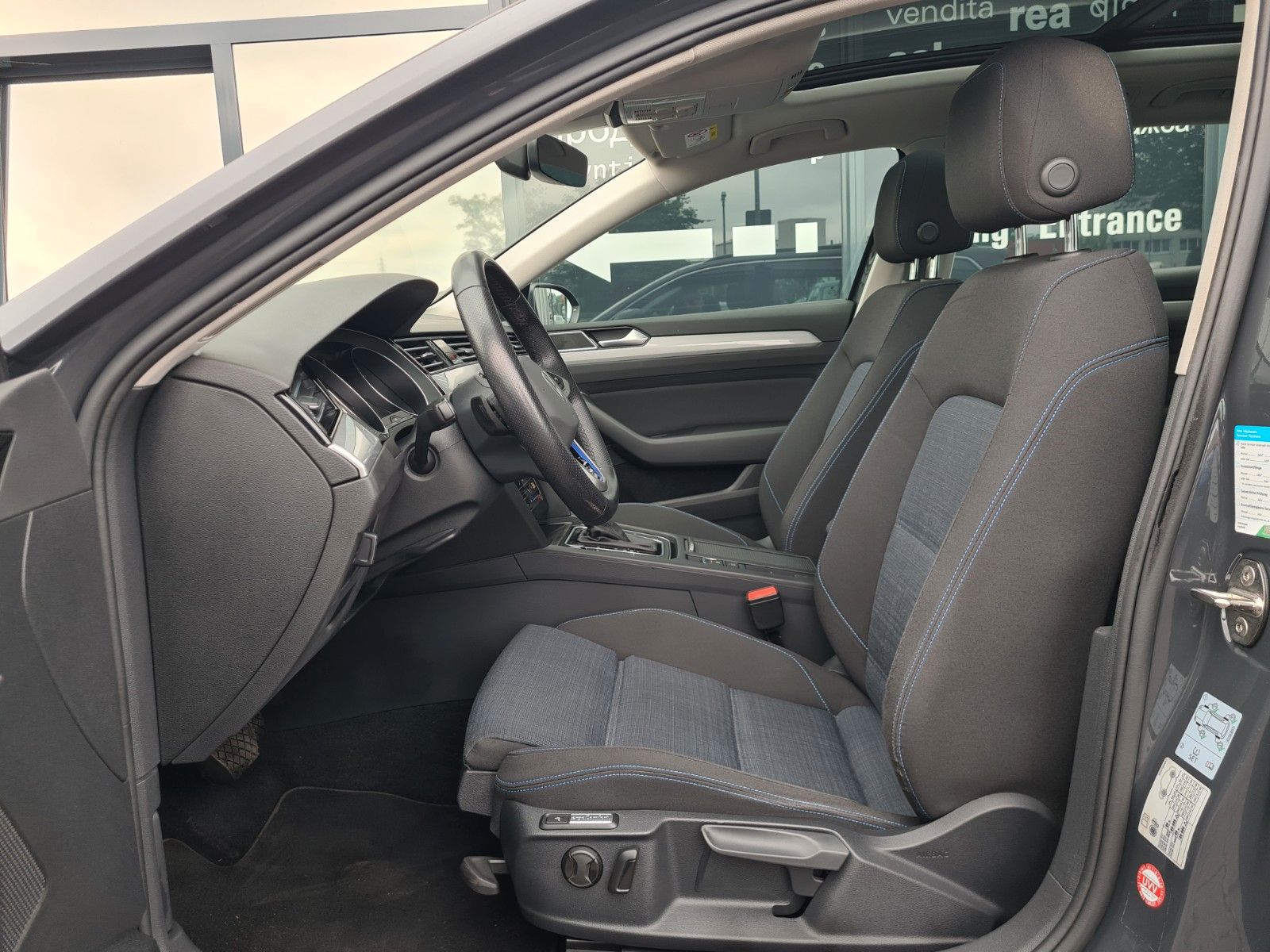 Volkswagen Passat Variant GTE - Samsaru's Car Outlet