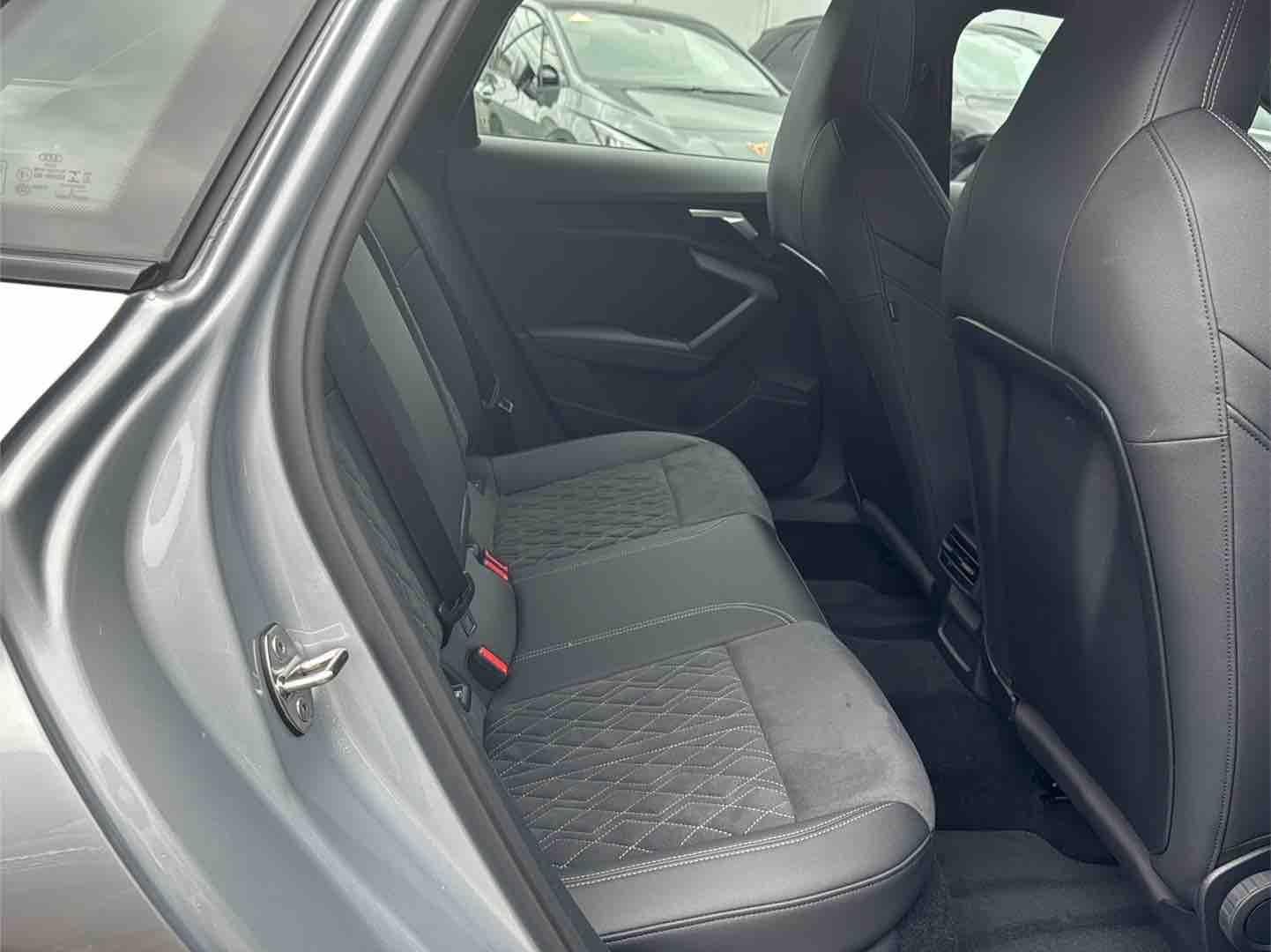 Audi A3 40 TFSIe S line BLACK RAUTE PANO 17Z VC LED