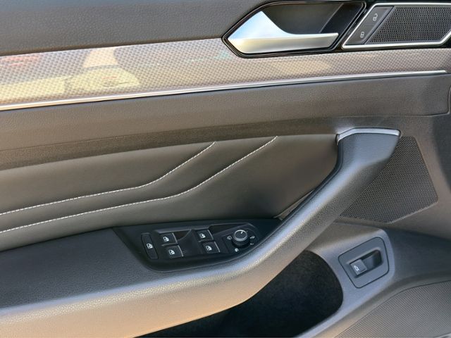 Volkswagen Passat Alltrack 2.0TDI 4M Matrix/AHK/360°/Navi P