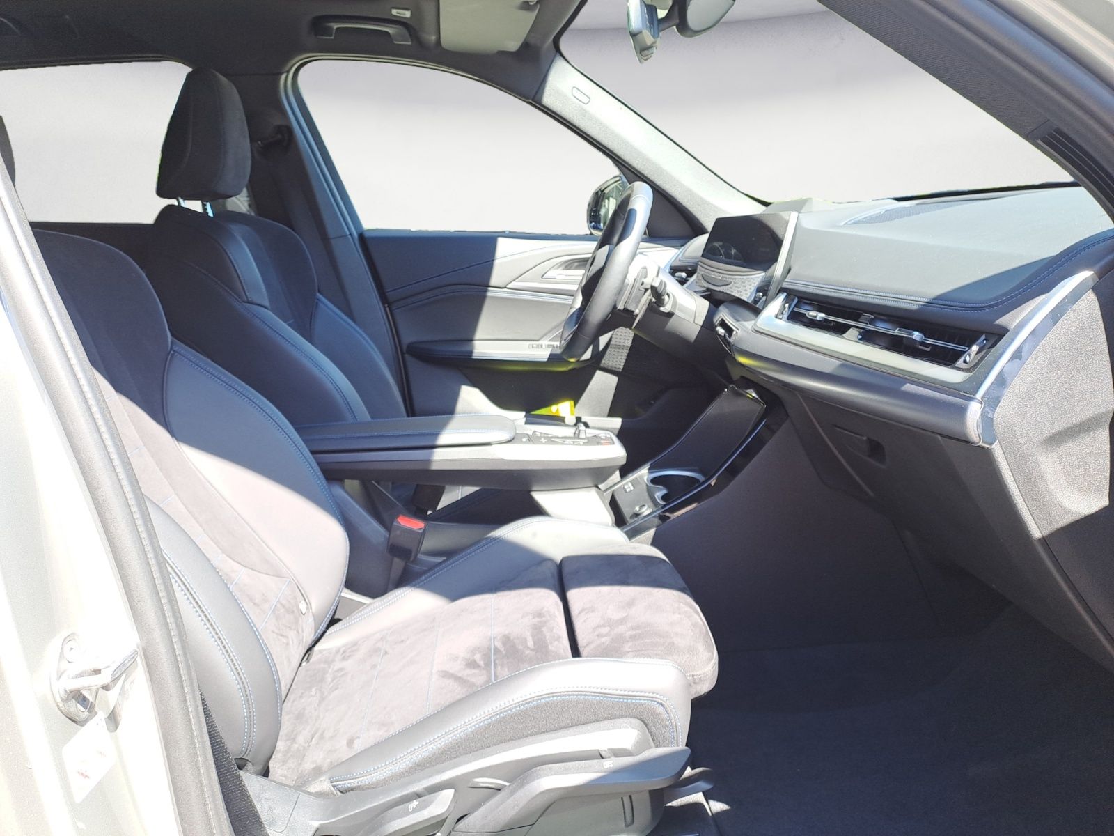 BMW X1 xDrive23i M Sportpaket - Samsaru's Car Outlet