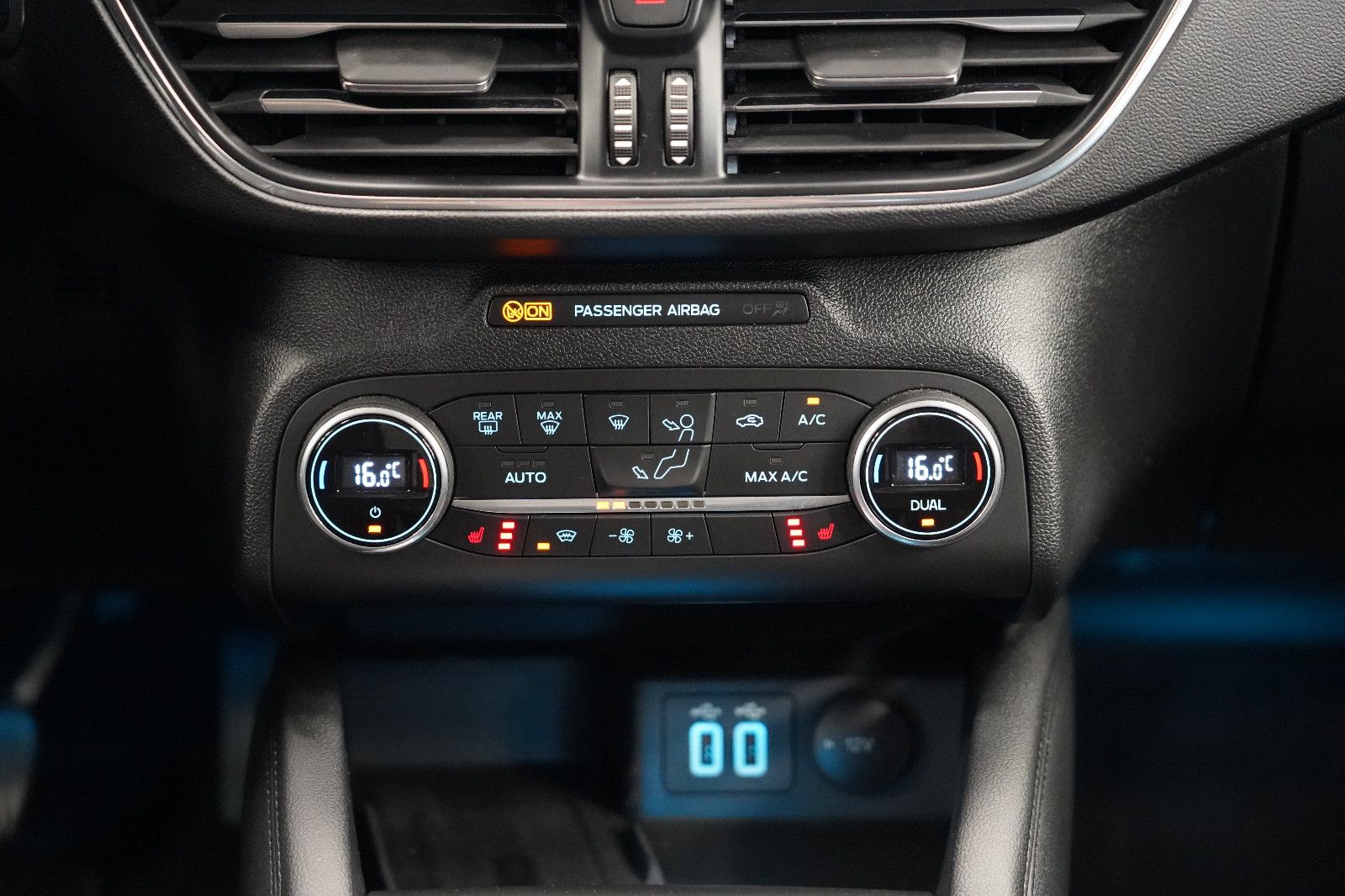 Ford Focus Turnier 1.5 Titanium - Samsaru's Car Outlet