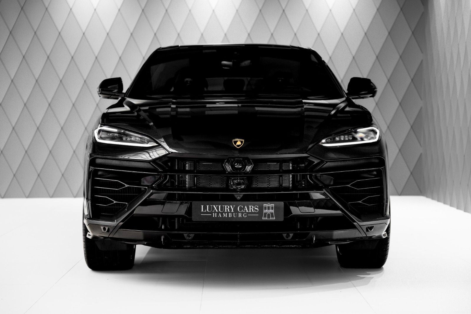 Lamborghini Urus 4.0 V8 PHEV SE 2025 BLACK - Samsaru's Car Outlet
